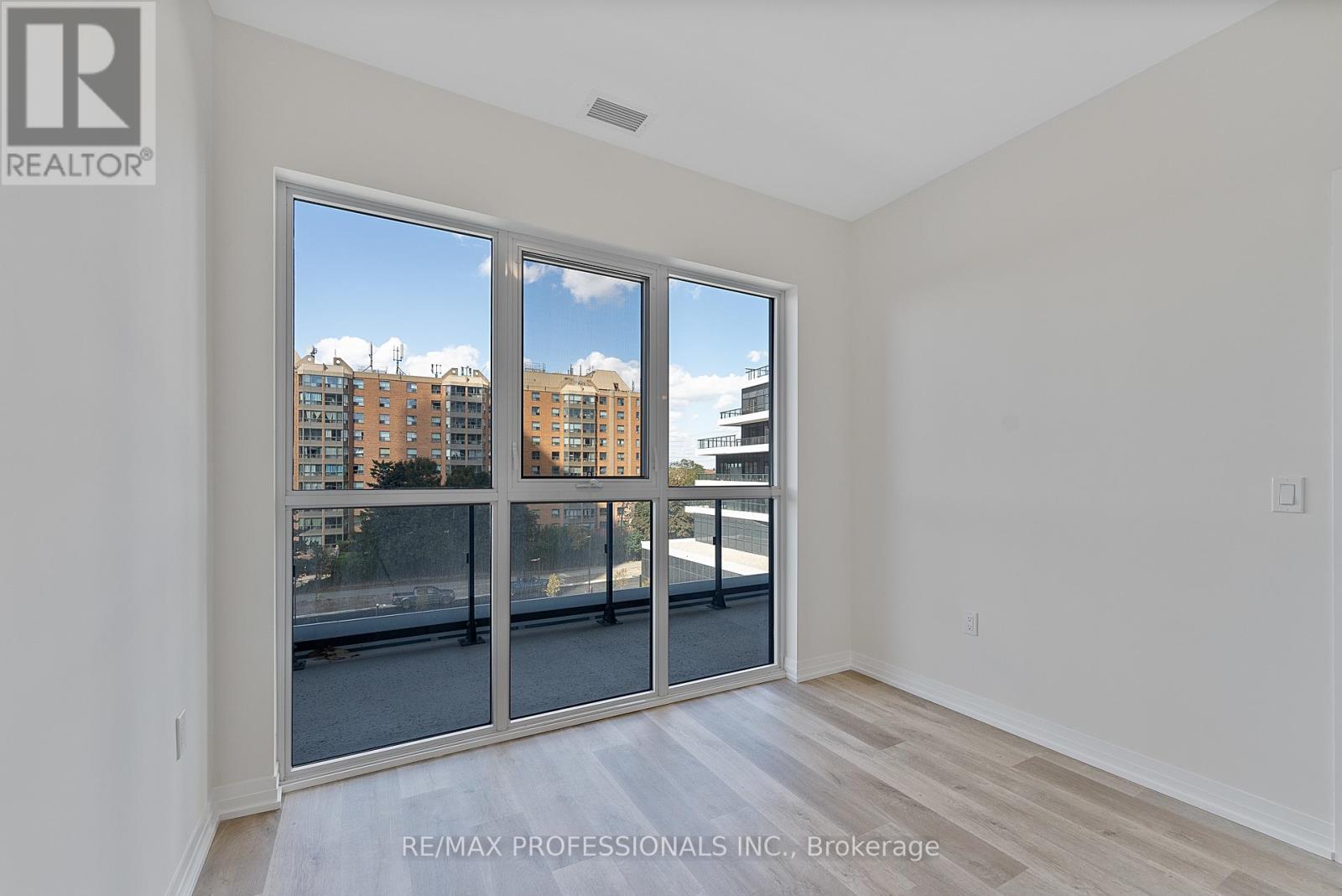 410 - 15 Watergarden Drive, Mississauga, Ontario  L5R 0H4 - Photo 31 - W12457440