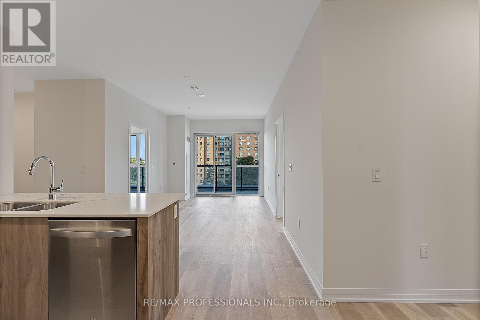 410 - 15 Watergarden Drive, Mississauga, Ontario  L5R 0H4 - Photo 8 - W12457440