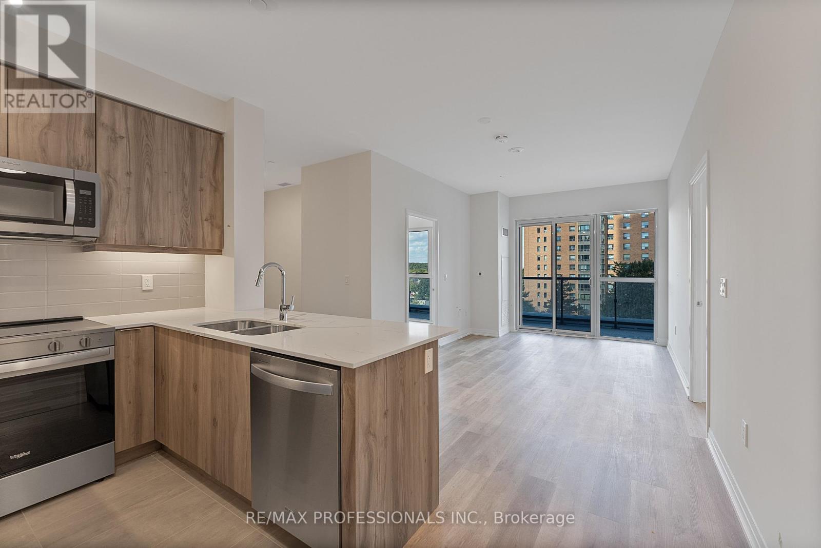 410 - 15 Watergarden Drive, Mississauga, Ontario  L5R 0H4 - Photo 9 - W12457440