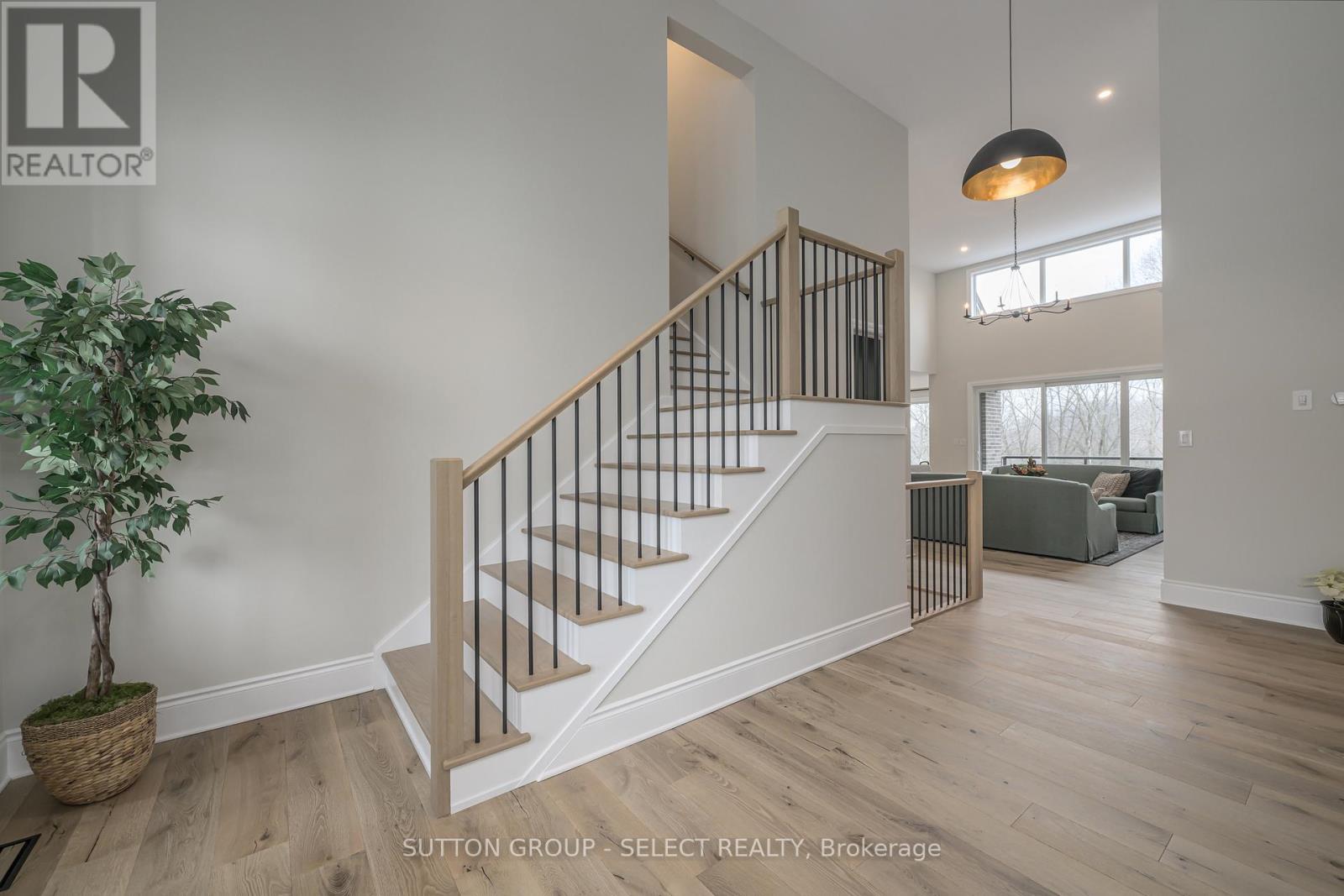 597 Creekview Chase, London North, Ontario  N6G 3X8 - Photo 3 - X12263663