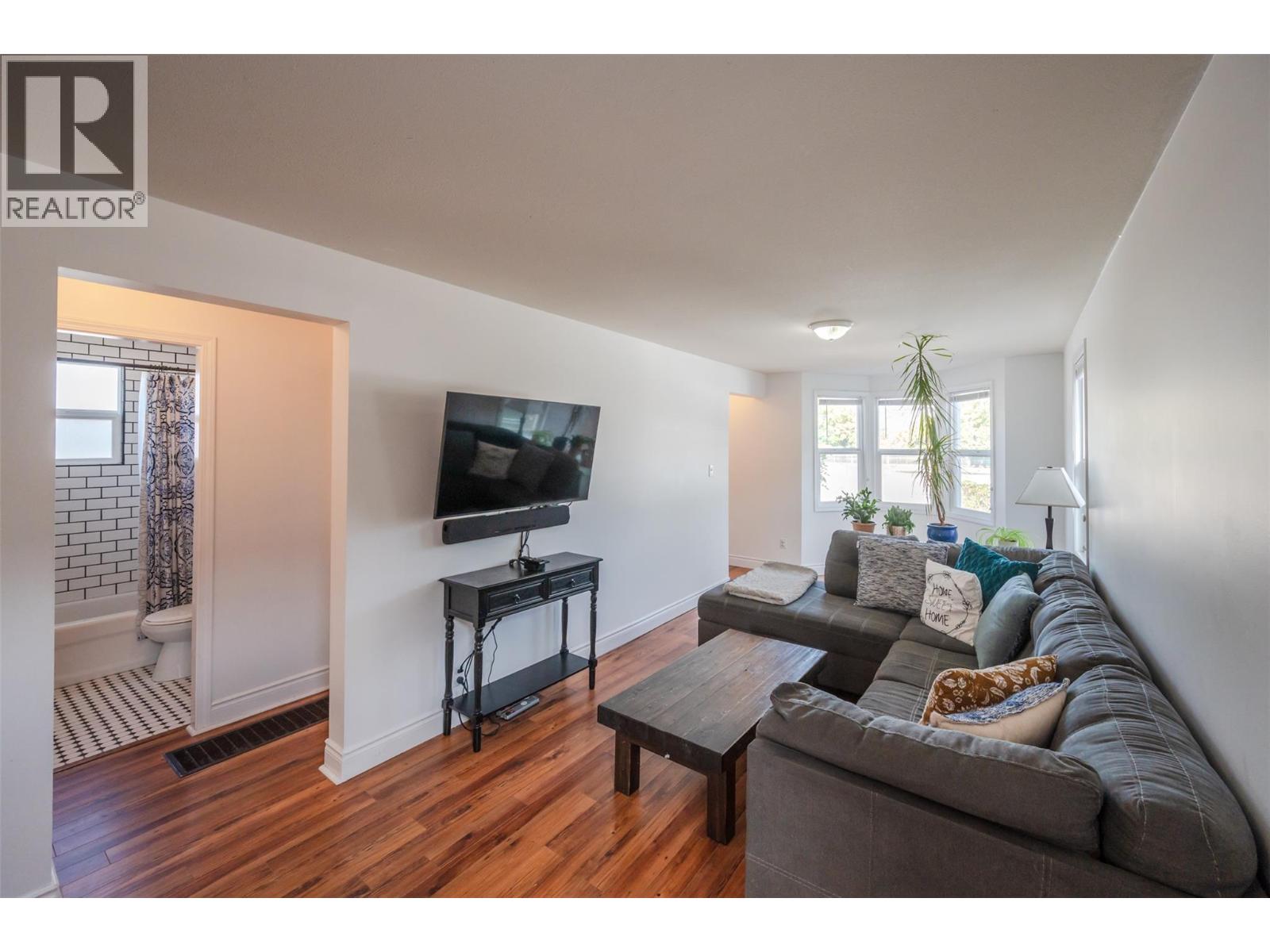 496 Wade Avenue W, Penticton, British Columbia  V2A 1V4 - Photo 2 - 10365618