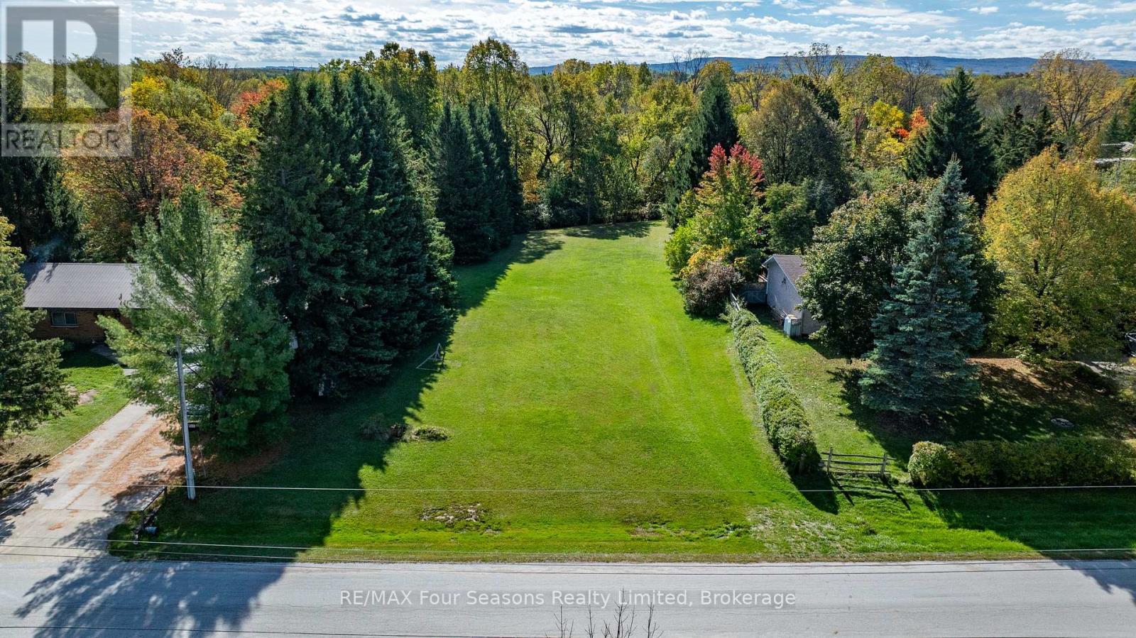 5 Caddo Drive, Clearview, Ontario  L9Y 3Y9 - Photo 3 - S12457538