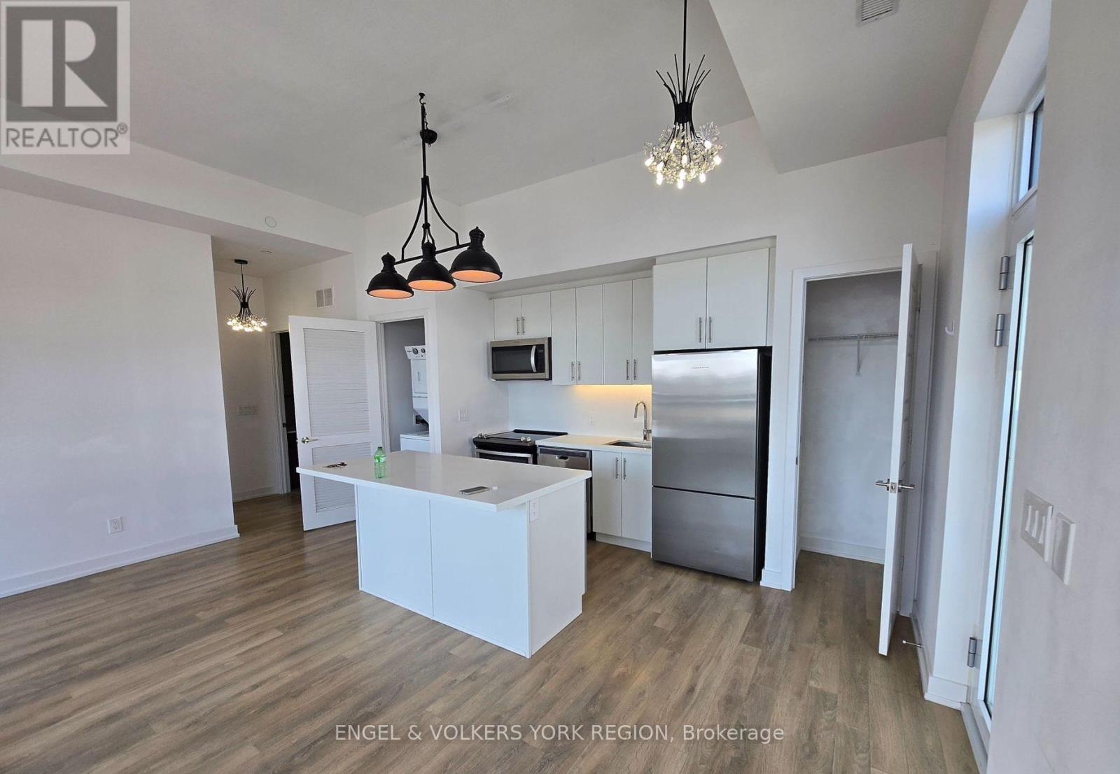 127 - 331 Broward Way S, Innisfil, Ontario  L9S 0M7 - Photo 3 - N12272746