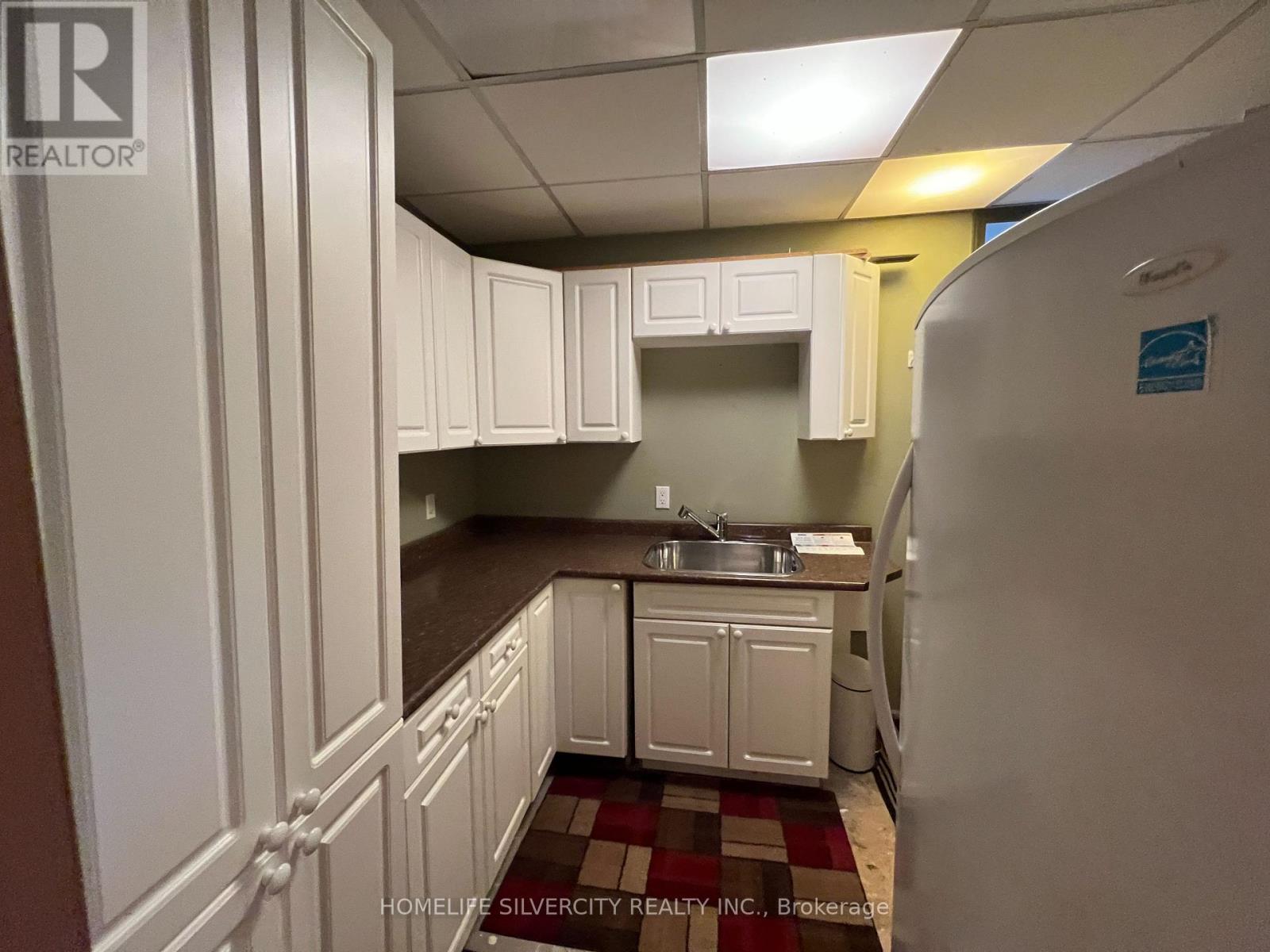 1810 Harkiss Road, Mississauga, Ontario  L5L 2R5 - Photo 28 - W12328899