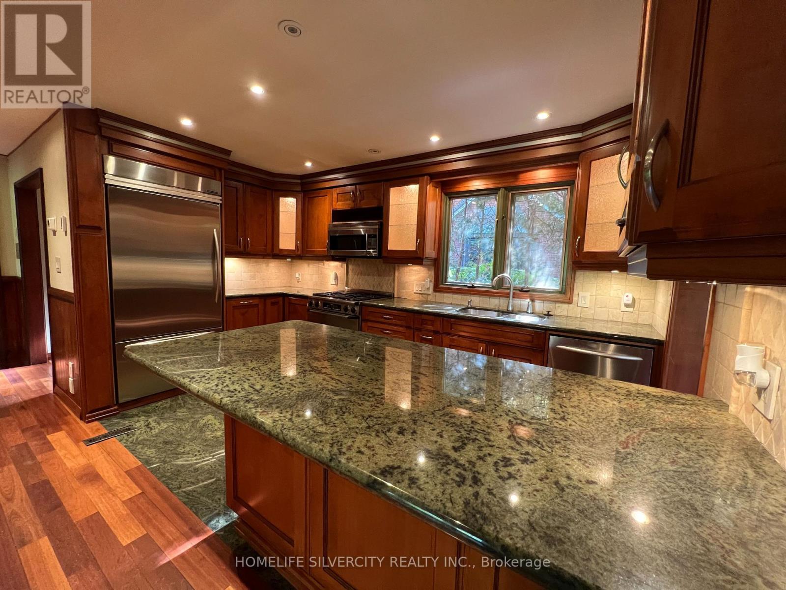 1810 Harkiss Road, Mississauga, Ontario  L5L 2R5 - Photo 9 - W12328899
