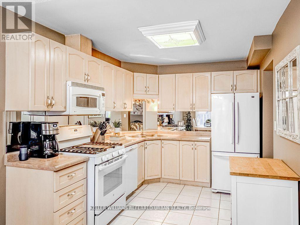 1166 Upper Wentworth Street E, Hamilton, Ontario  L9A 5G2 - Photo 10 - X12457438