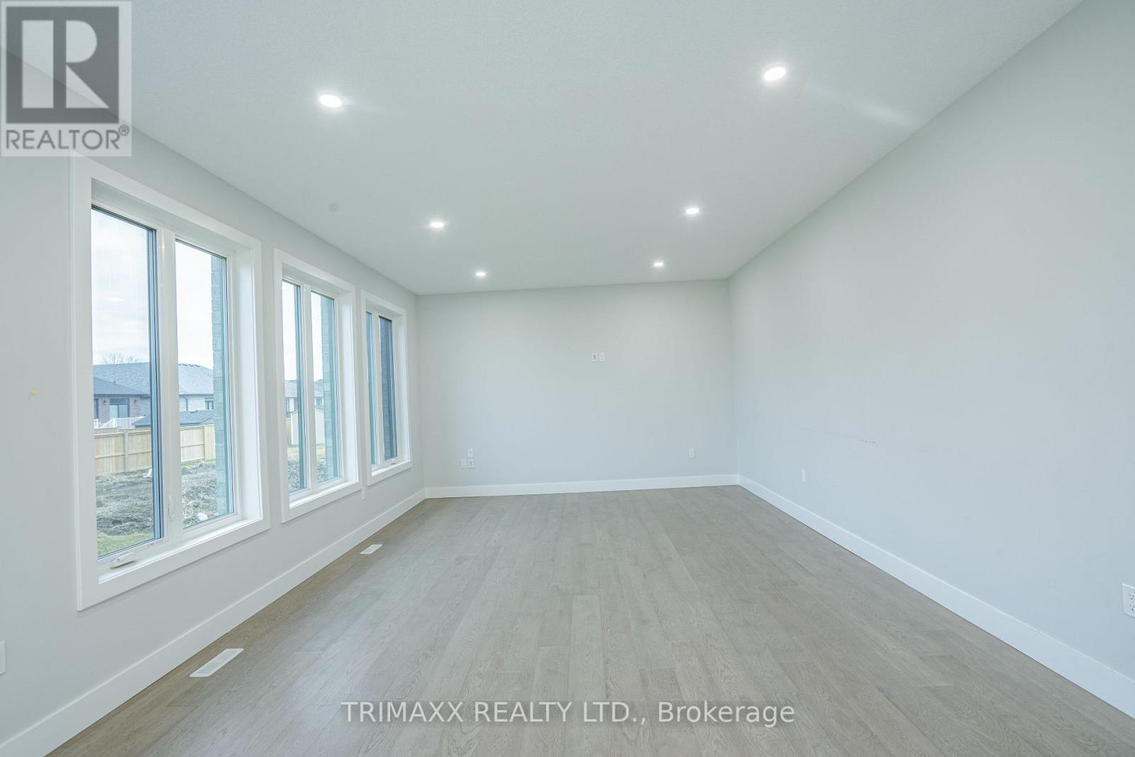 188 Foxborough Place, Thames Centre, Ontario  N0M 2P0 - Photo 12 - X12457449
