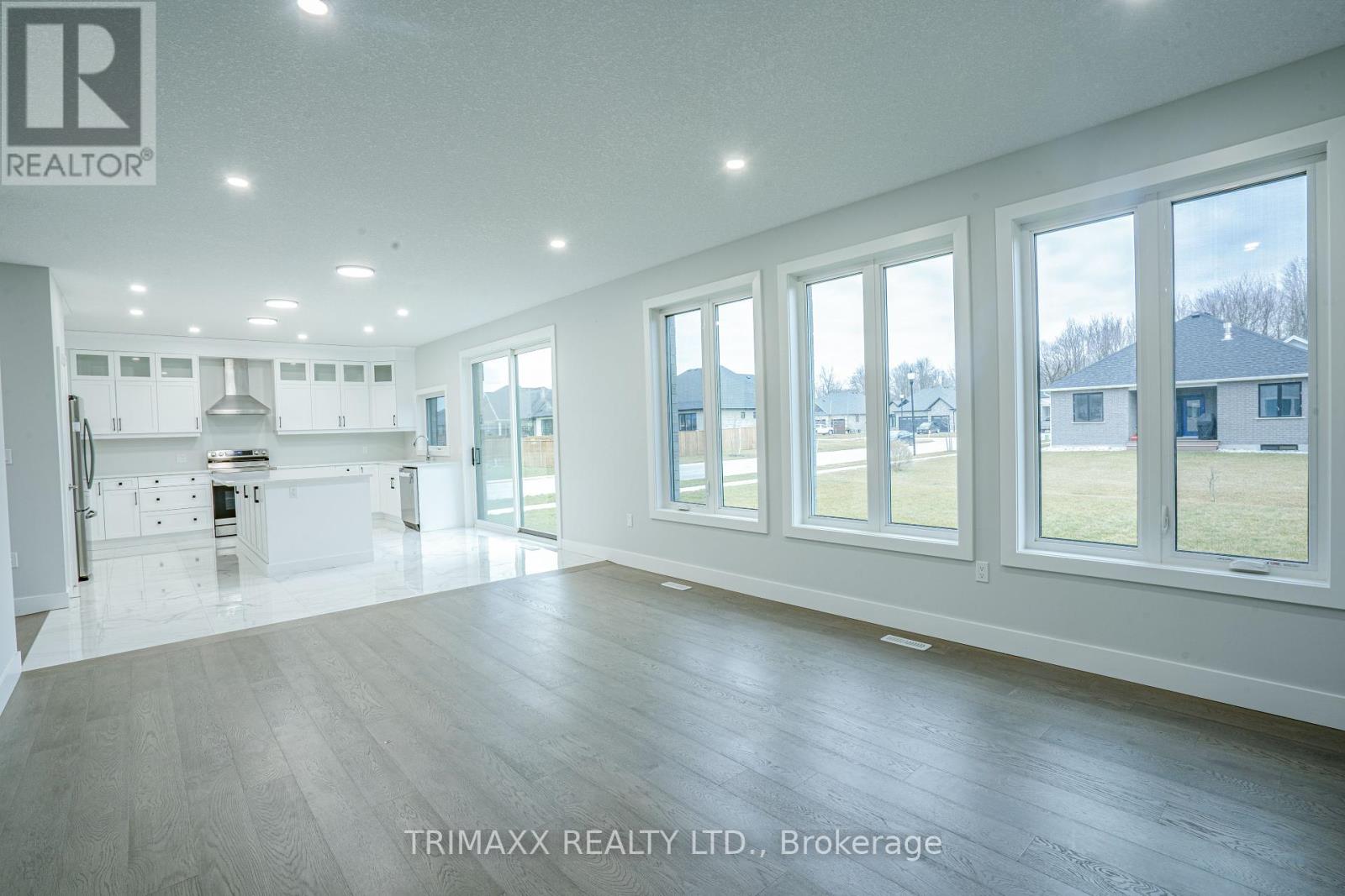 188 Foxborough Place, Thames Centre, Ontario  N0M 2P0 - Photo 13 - X12457449