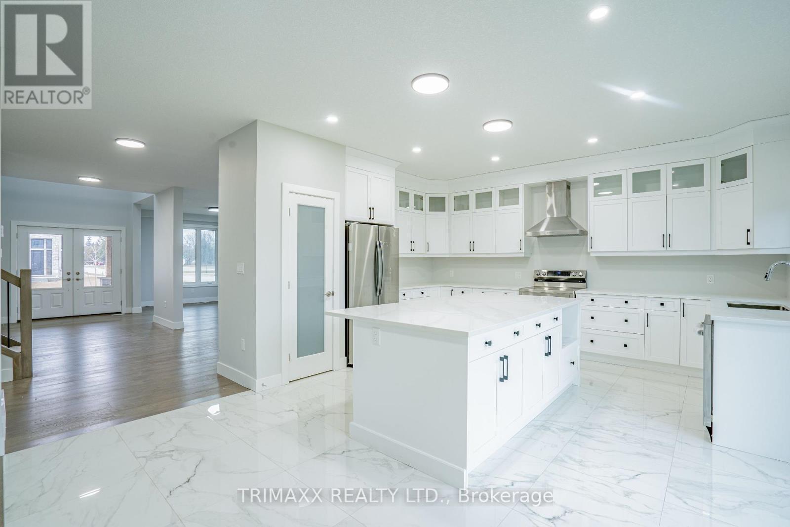 188 Foxborough Place, Thames Centre, Ontario  N0M 2P0 - Photo 7 - X12457449