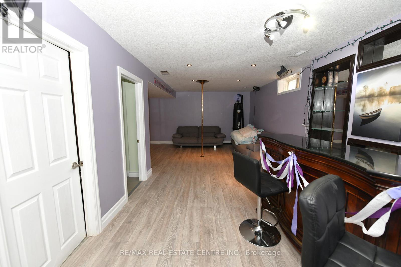 260 Bridlewreath Street, Kitchener, Ontario  N2E 4B4 - Photo 11 - X12457465
