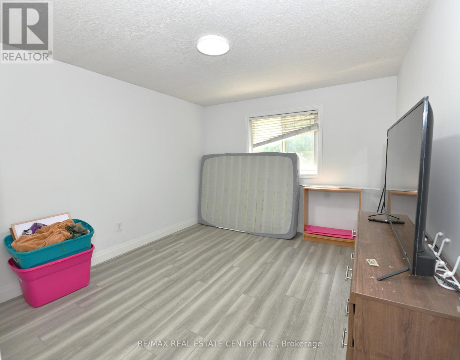 260 Bridlewreath Street, Kitchener, Ontario  N2E 4B4 - Photo 17 - X12457465