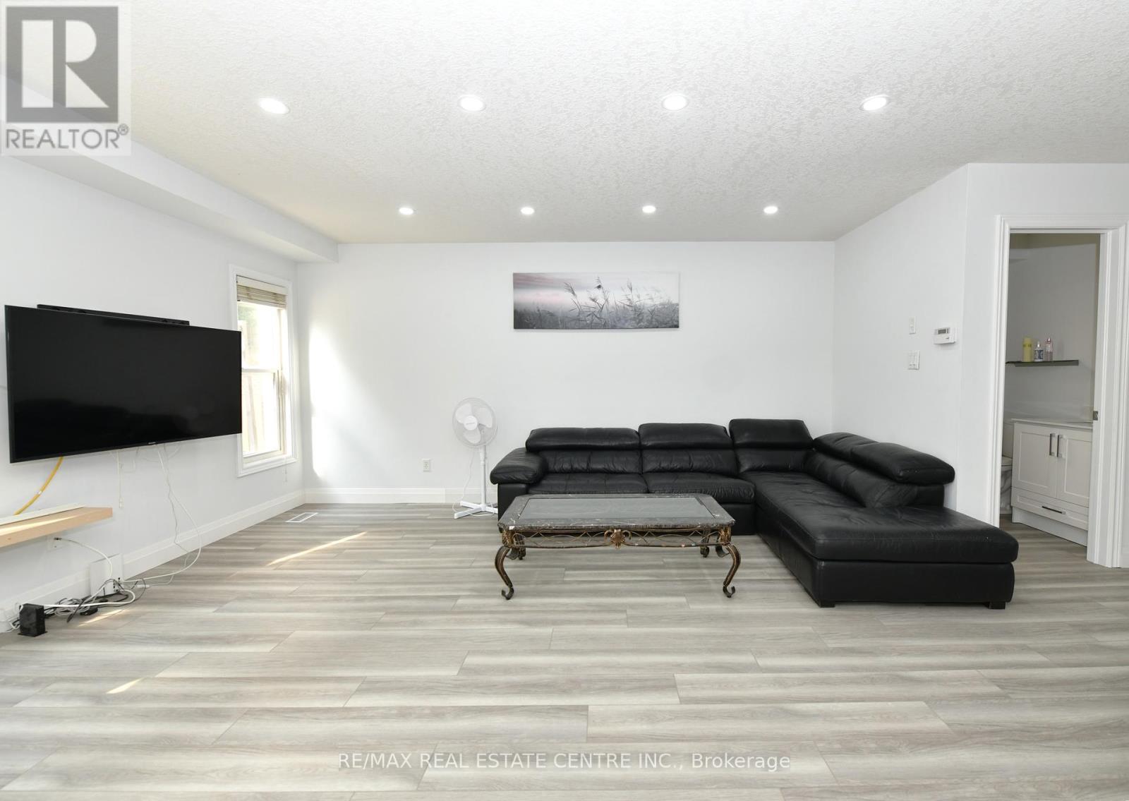 260 Bridlewreath Street, Kitchener, Ontario  N2E 4B4 - Photo 7 - X12457465