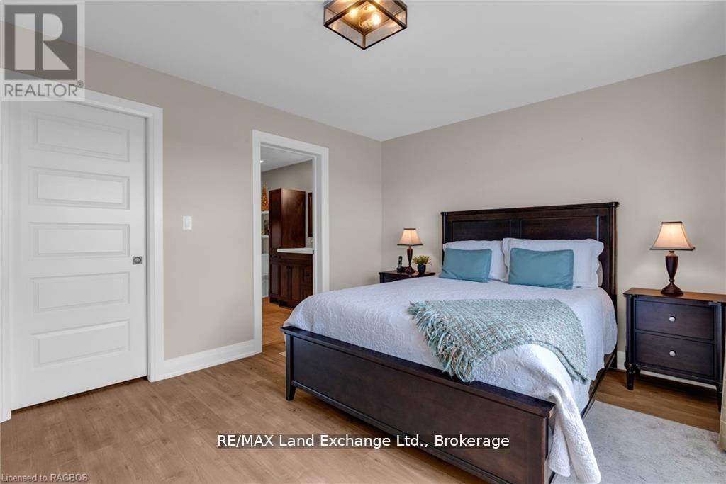 46 Fairway Lane, Saugeen Shores, Ontario  N0H 2C3 - Photo 11 - X12457554