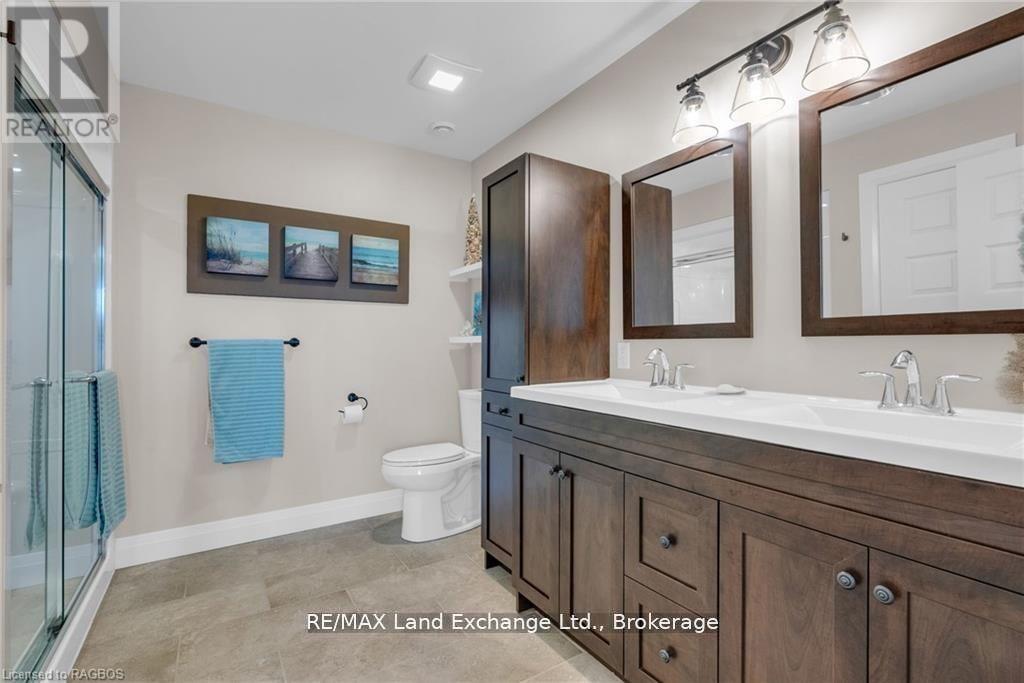 46 Fairway Lane, Saugeen Shores, Ontario  N0H 2C3 - Photo 12 - X12457554