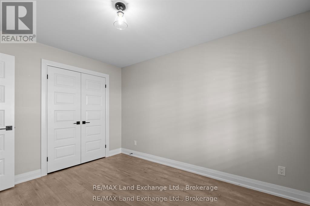 46 Fairway Lane, Saugeen Shores, Ontario  N0H 2C3 - Photo 14 - X12457554