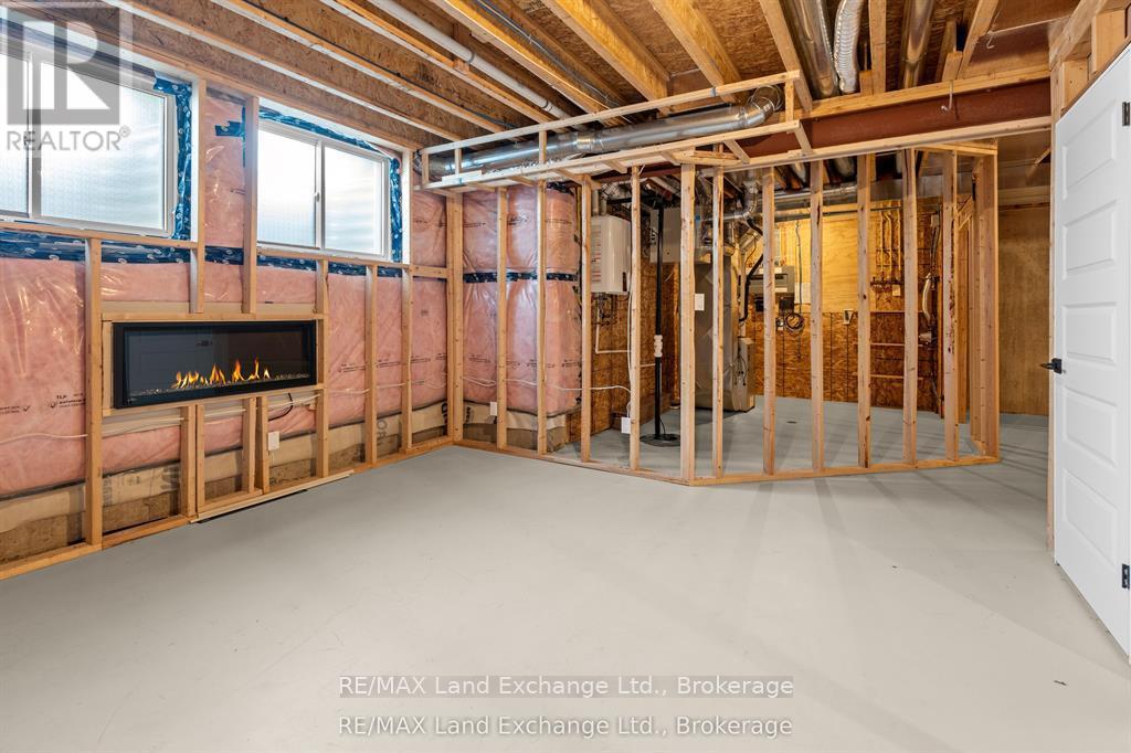 46 Fairway Lane, Saugeen Shores, Ontario  N0H 2C3 - Photo 18 - X12457554