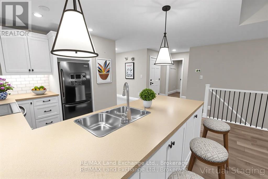 46 Fairway Lane, Saugeen Shores, Ontario  N0H 2C3 - Photo 6 - X12457554