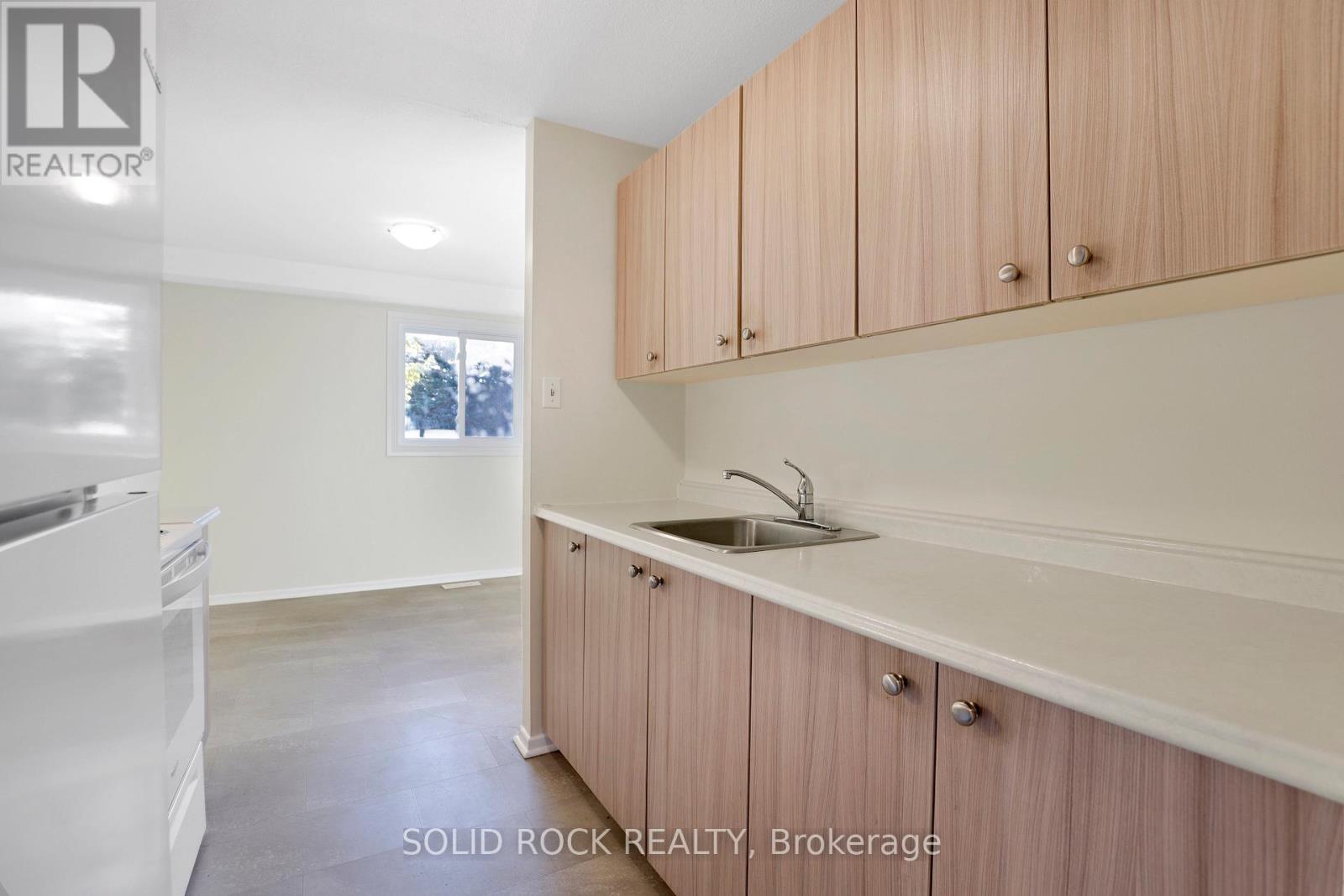 35 Thistledown Court, Ottawa, Ontario  K2J 1J4 - Photo 7 - X12457519