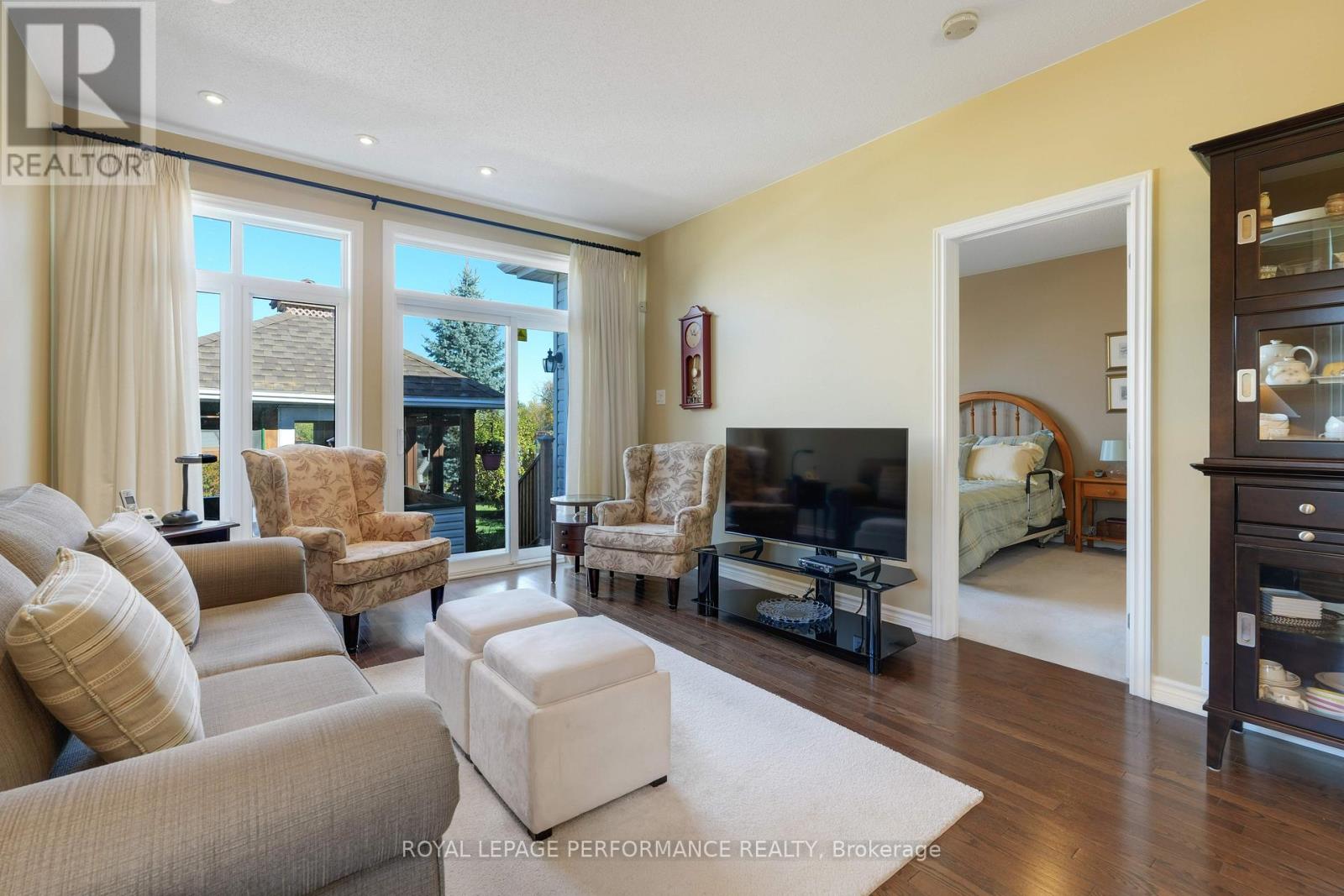 240 Bulrush Crescent, Ottawa, Ontario  K1T 0E6 - Photo 11 - X12457593