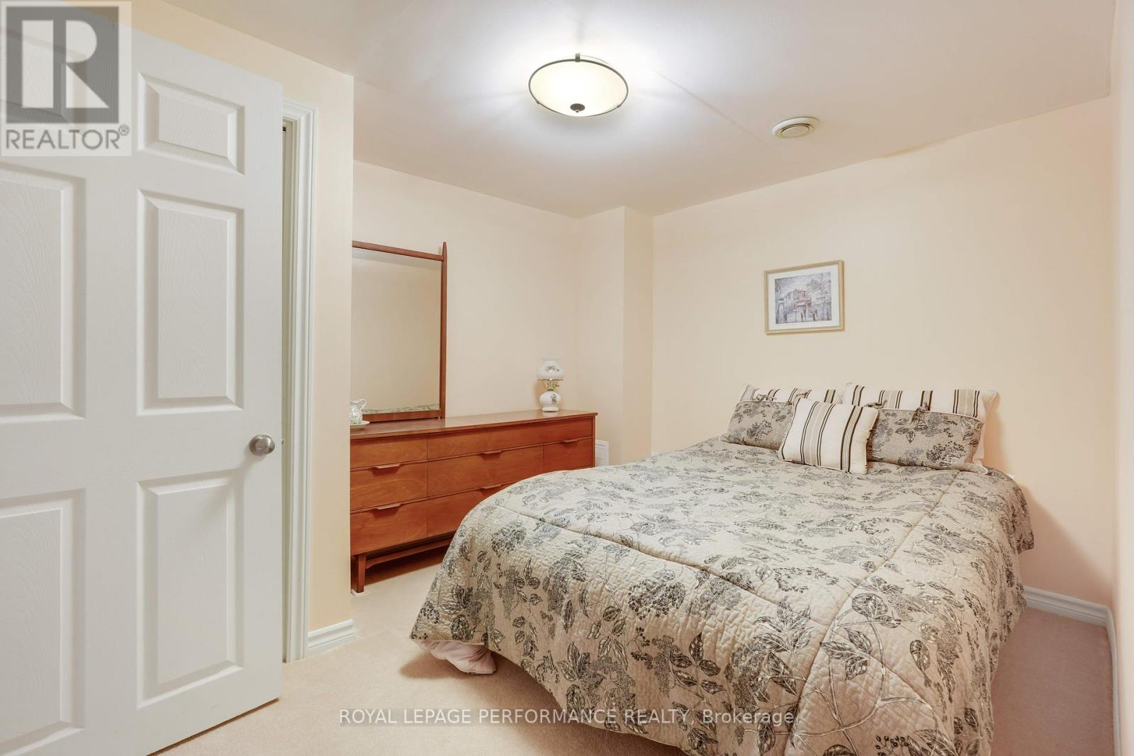 240 Bulrush Crescent, Ottawa, Ontario  K1T 0E6 - Photo 17 - X12457593