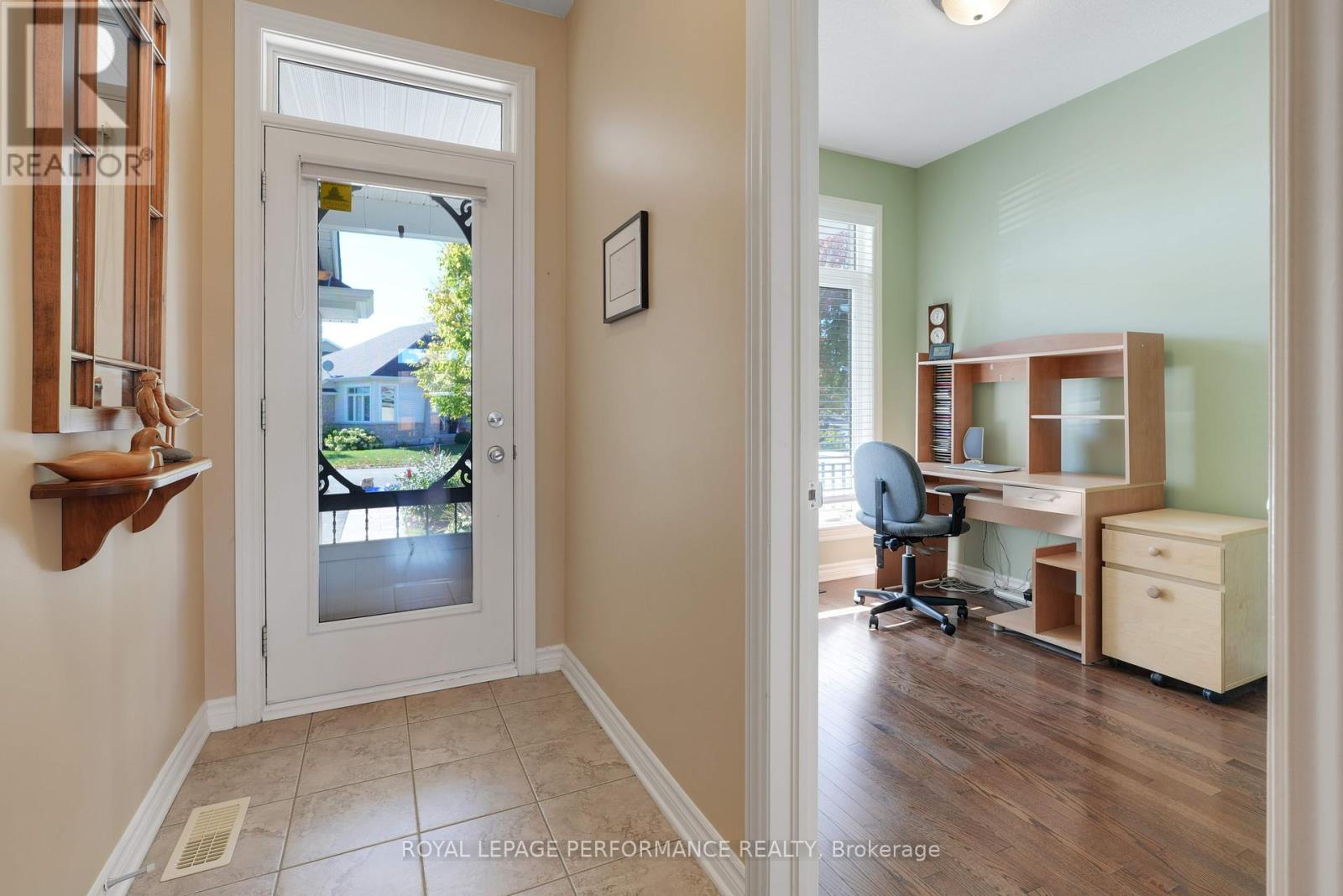 240 Bulrush Crescent, Ottawa, Ontario  K1T 0E6 - Photo 3 - X12457593