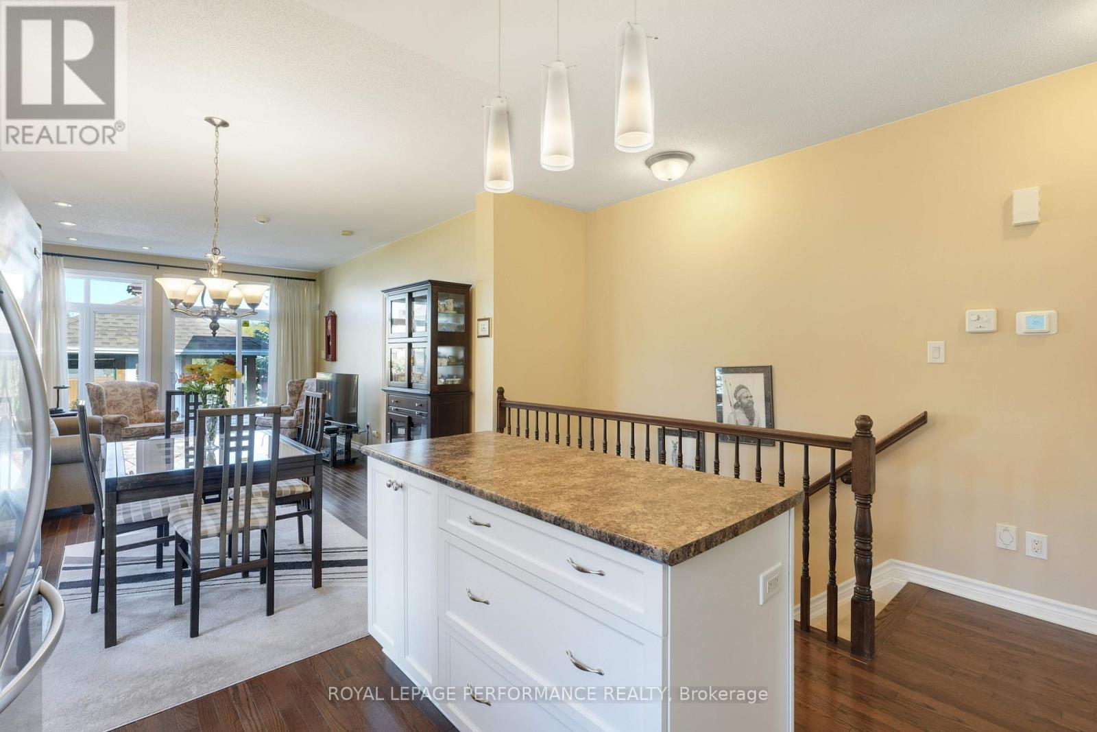 240 Bulrush Crescent, Ottawa, Ontario  K1T 0E6 - Photo 5 - X12457593