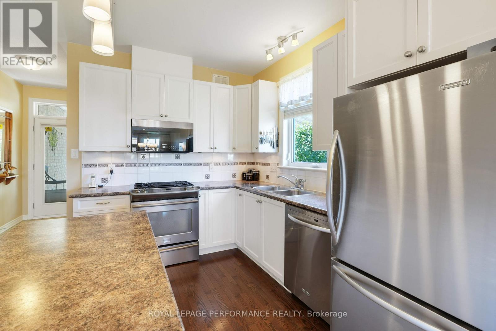 240 Bulrush Crescent, Ottawa, Ontario  K1T 0E6 - Photo 6 - X12457593