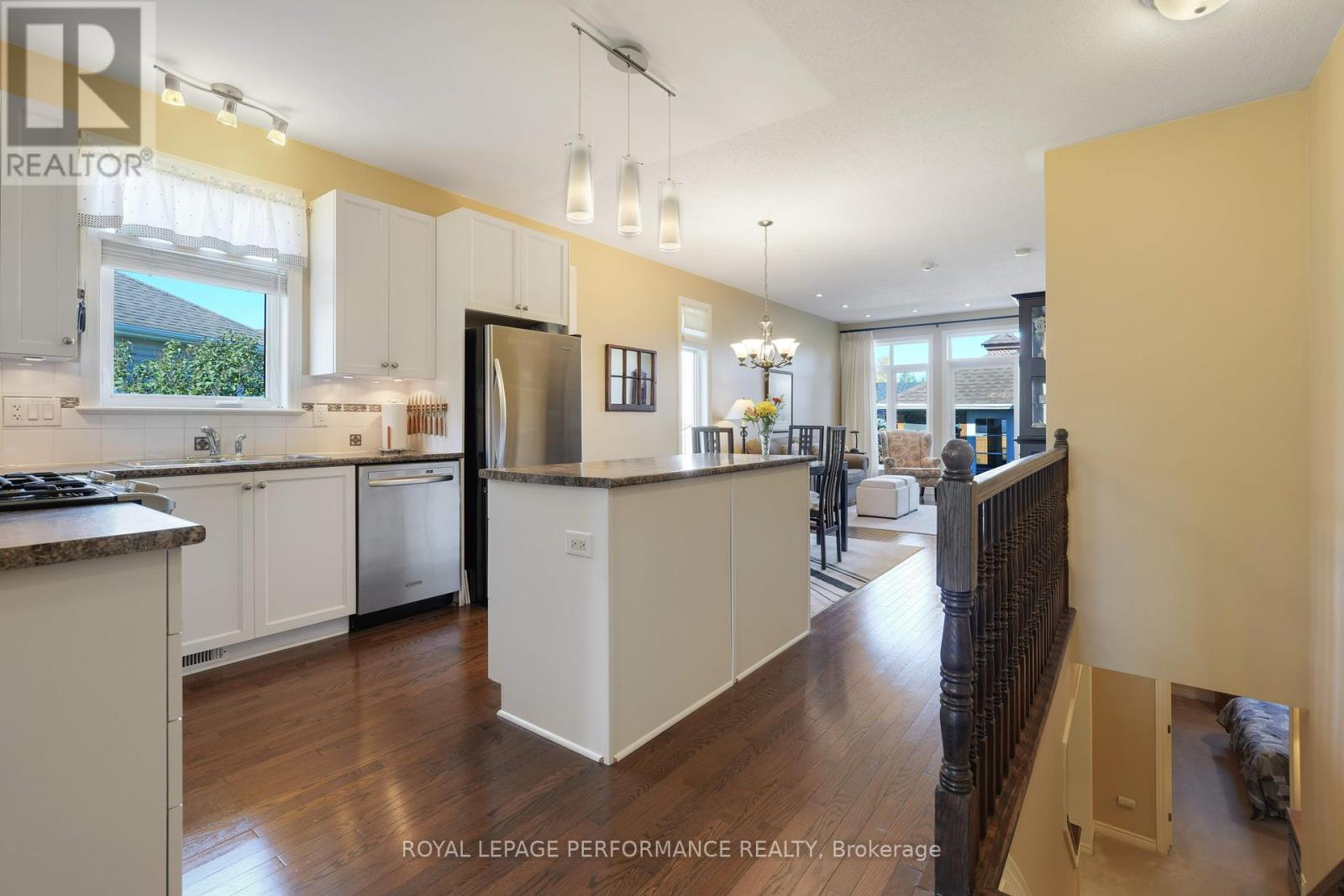 240 Bulrush Crescent, Ottawa, Ontario  K1T 0E6 - Photo 8 - X12457593