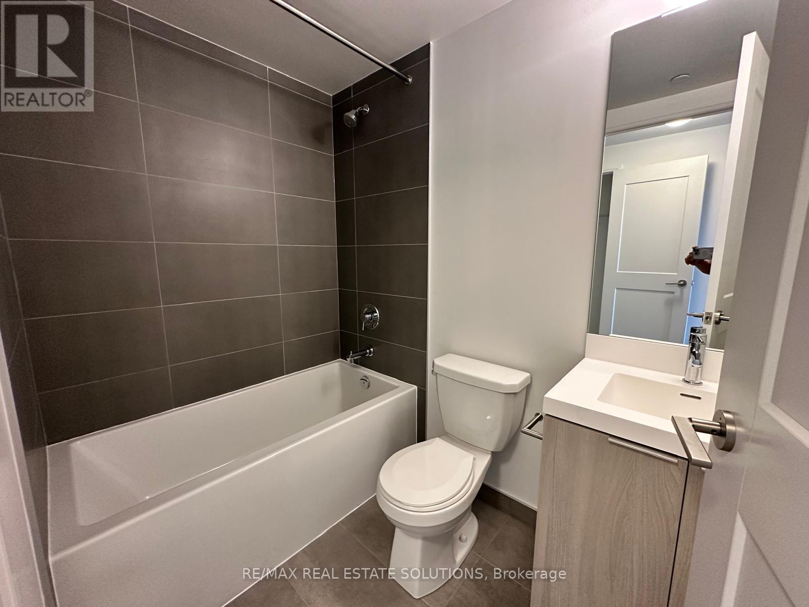 4026 - 28 Widmer Street, Toronto, Ontario  M5V 0T2 - Photo 12 - C12457457