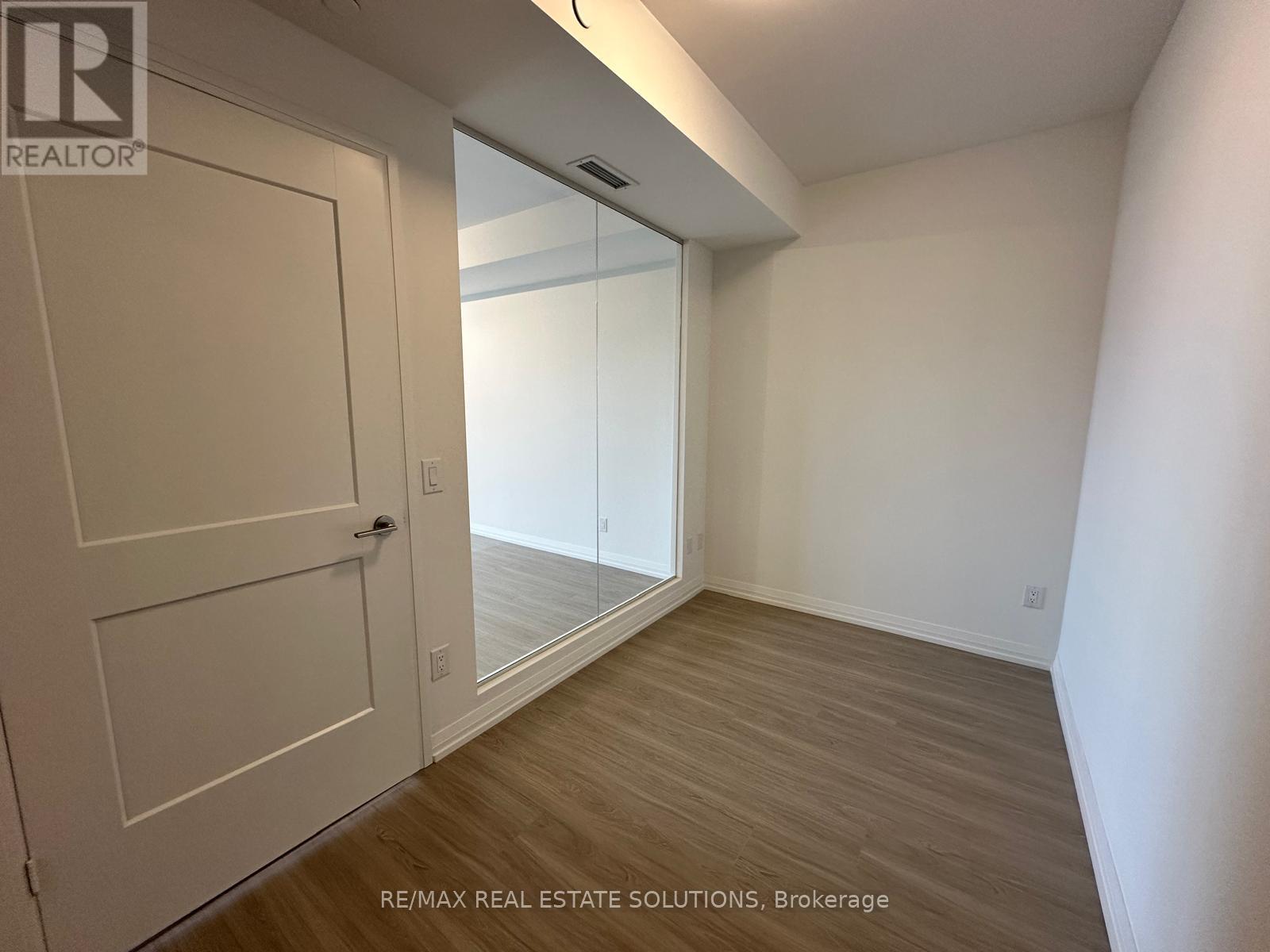 4026 - 28 Widmer Street, Toronto, Ontario  M5V 0T2 - Photo 7 - C12457457