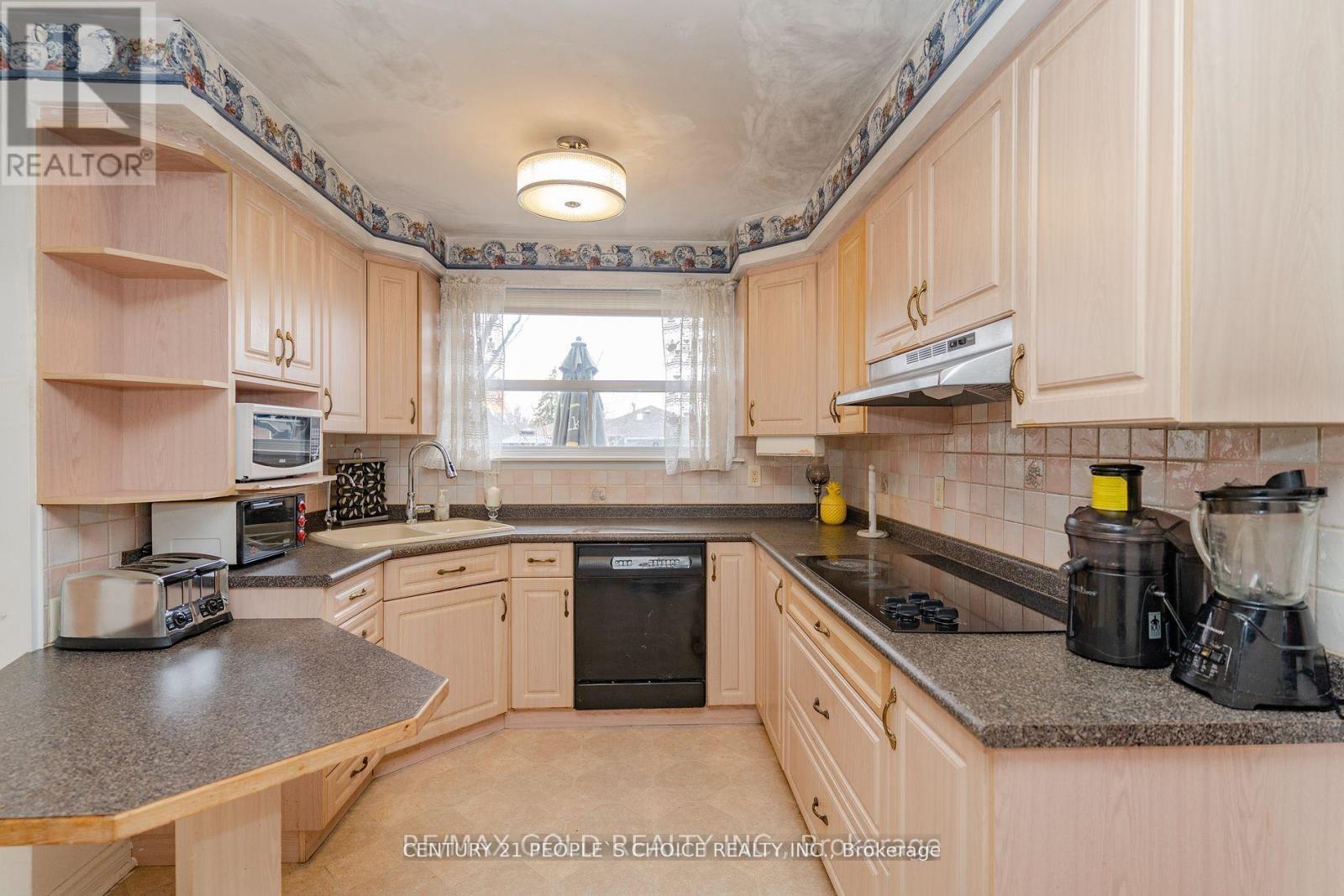 (Upper) - 31 Dorchester Drive, Brampton, Ontario  L6T 3C8 - Photo 3 - W12450485