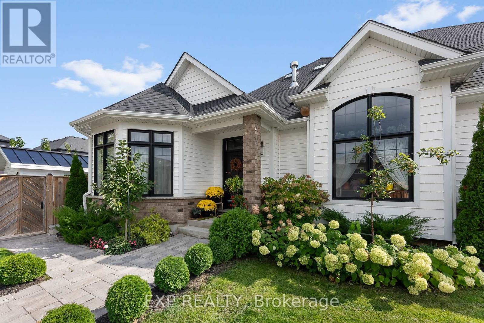 155 Susan Drive, Pelham, Ontario  L2E 7K8 - Photo 3 - X12457576