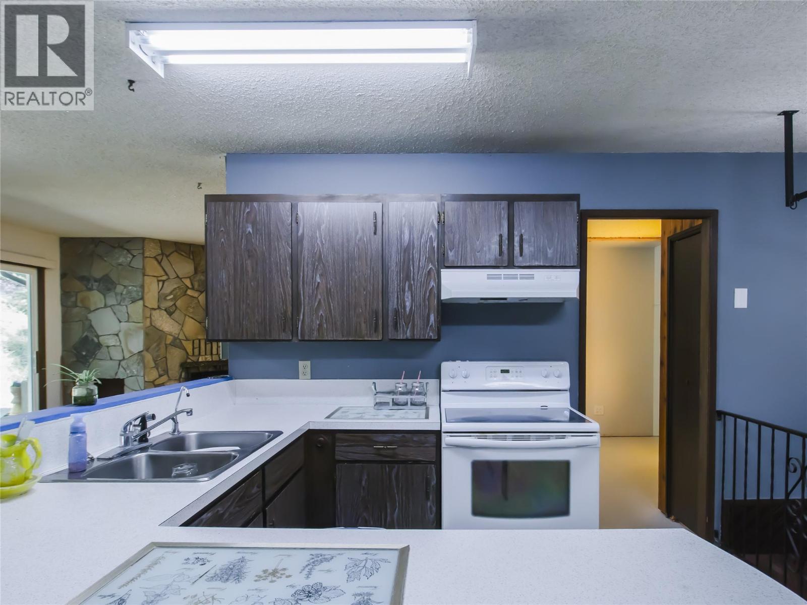 8043 97a Highway, Mara, British Columbia  V0E 2K0 - Photo 4 - 10365676