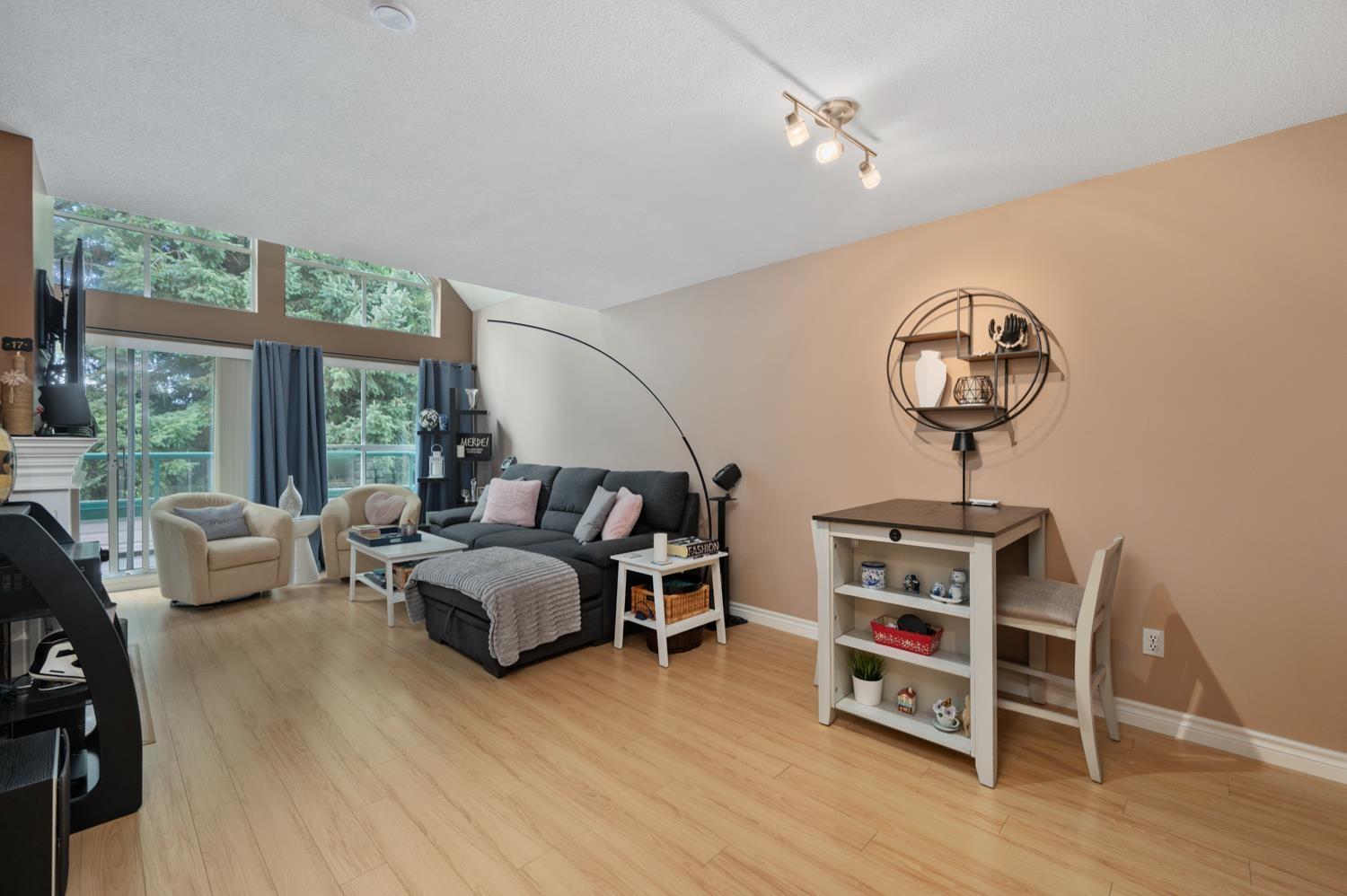 407 33280 E Bourquin Crescent, Abbotsford, British Columbia  V2S 7K2 - Photo 6 - R3057558