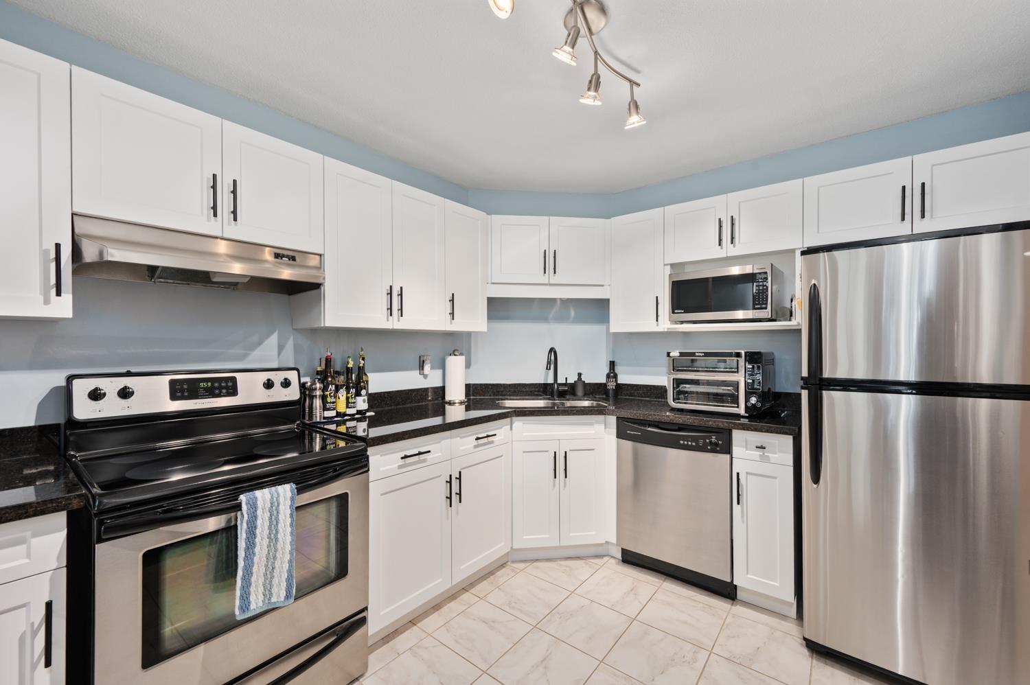 407 33280 E Bourquin Crescent, Abbotsford, British Columbia  V2S 7K2 - Photo 13 - R3057558