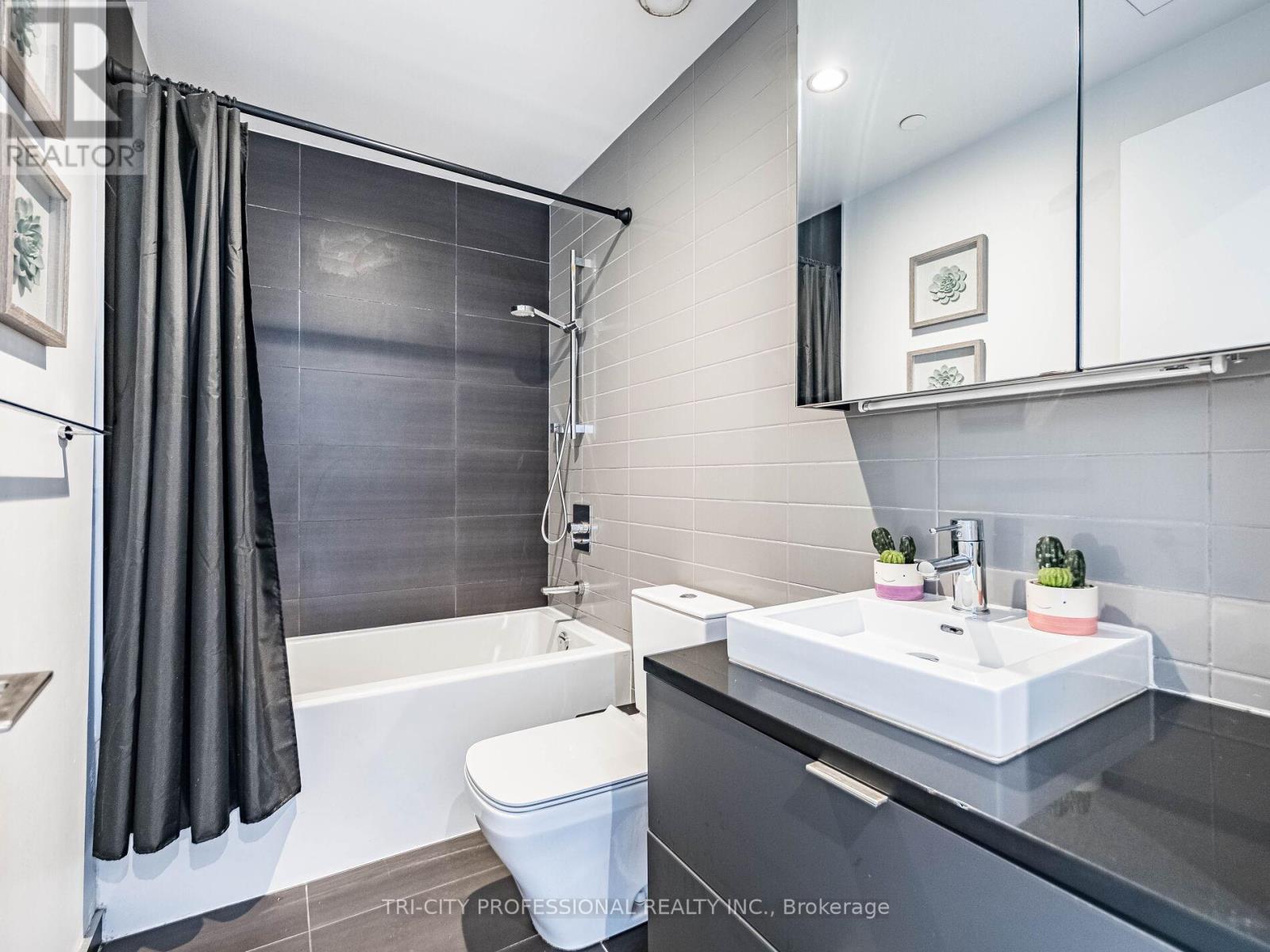 304 - 170 Bayview Avenue, Toronto, Ontario  M5A 0M4 - Photo 9 - C12457528