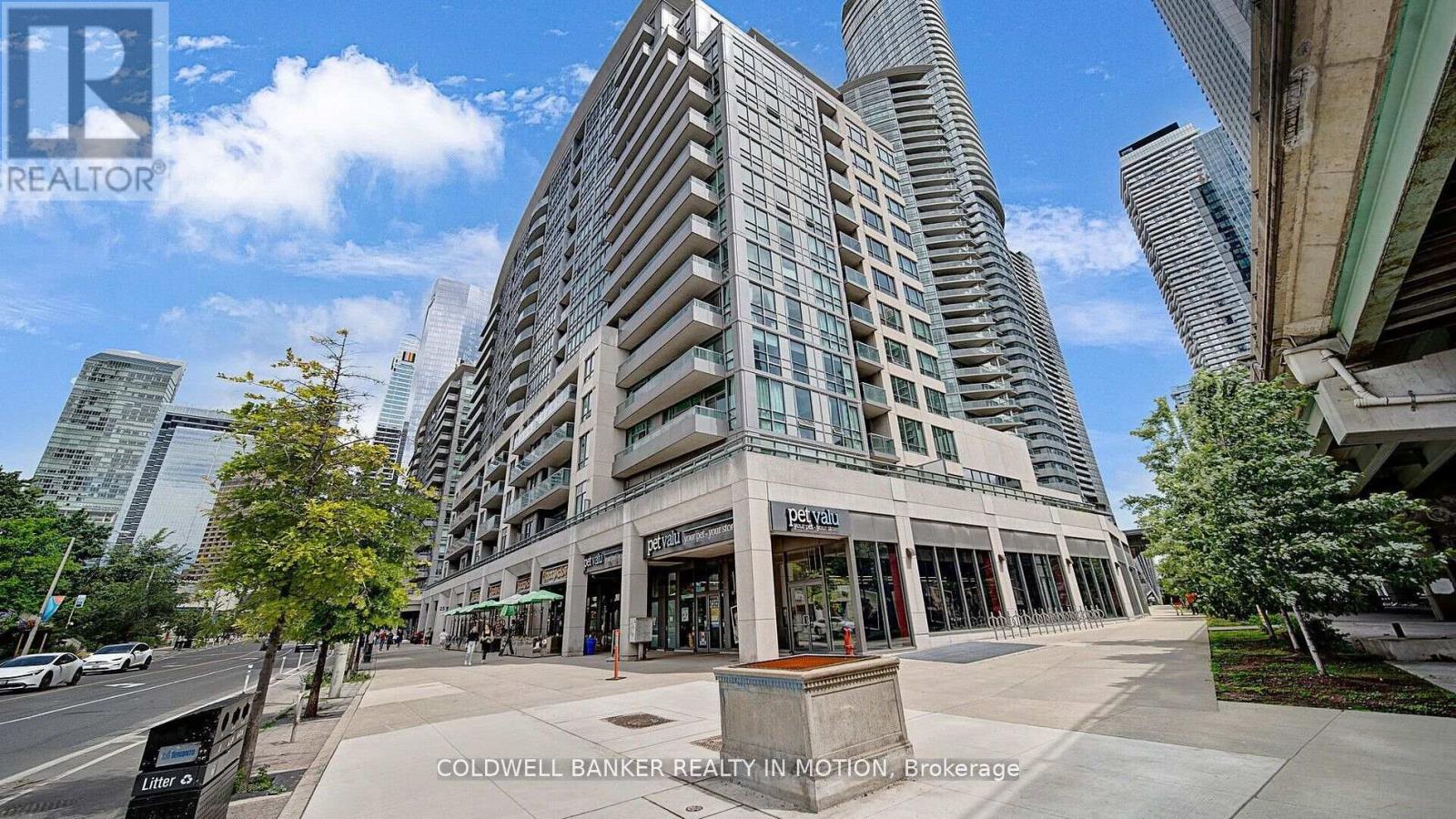 918 - 25 LOWER SIMCOE STREET, Toronto, Ontario