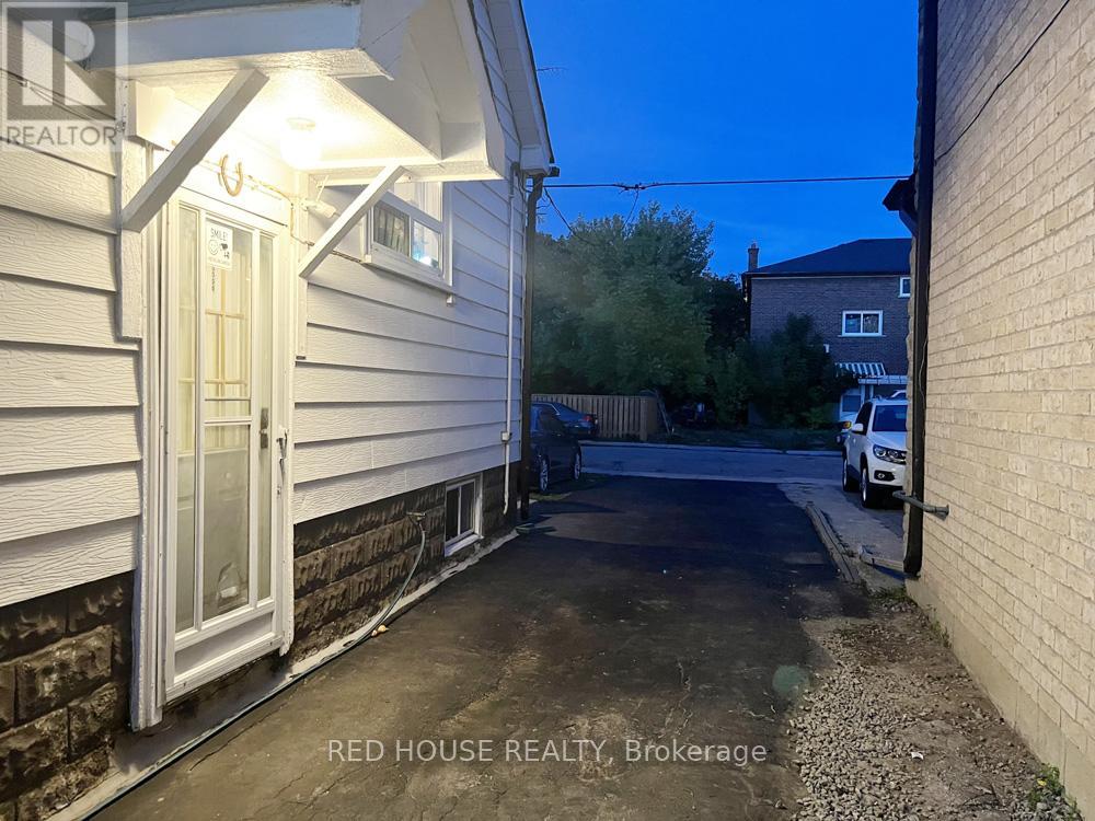 40 North Woodrow Boulevard, Toronto, Ontario  M1K 1W3 - Photo 17 - E12457551