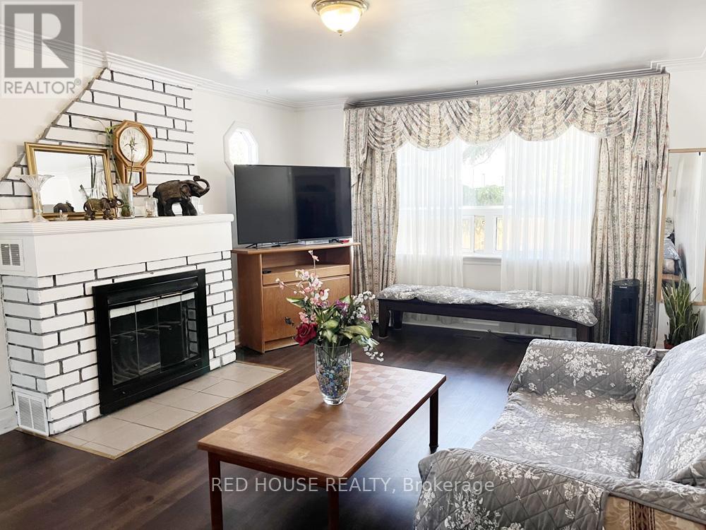 40 North Woodrow Boulevard, Toronto, Ontario  M1K 1W3 - Photo 3 - E12457551