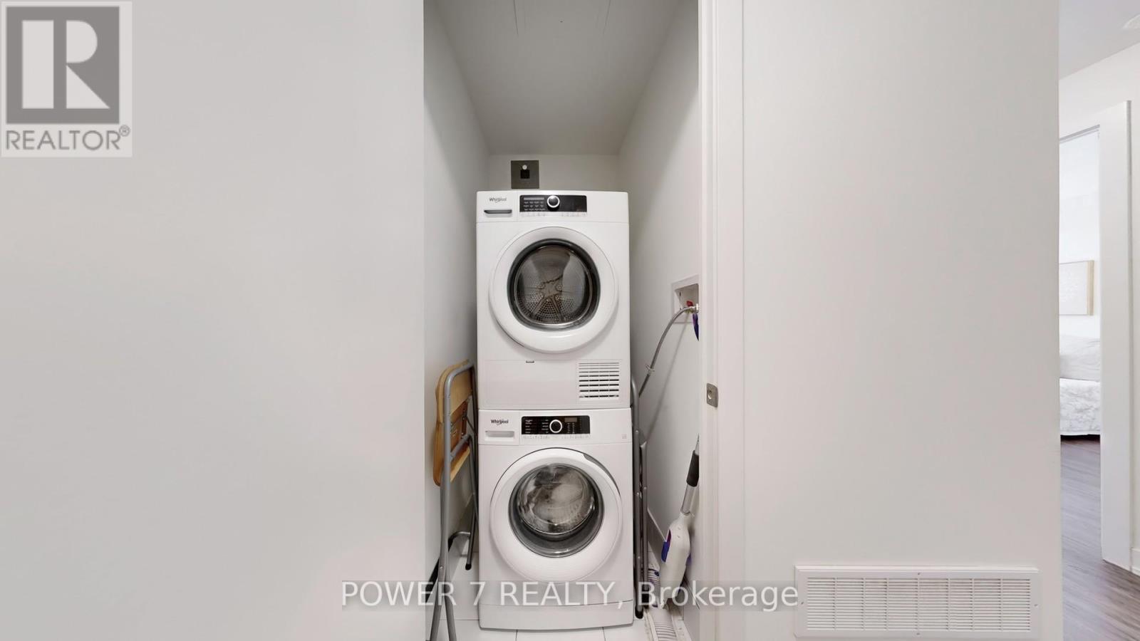 1009 - 14 David Eyer Road, Richmond Hill, Ontario  L4S 0N4 - Photo 28 - N12457503