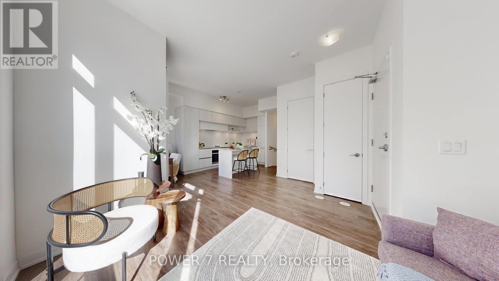 1009 - 14 David Eyer Road, Richmond Hill, Ontario  L4S 0N4 - Photo 6 - N12457503