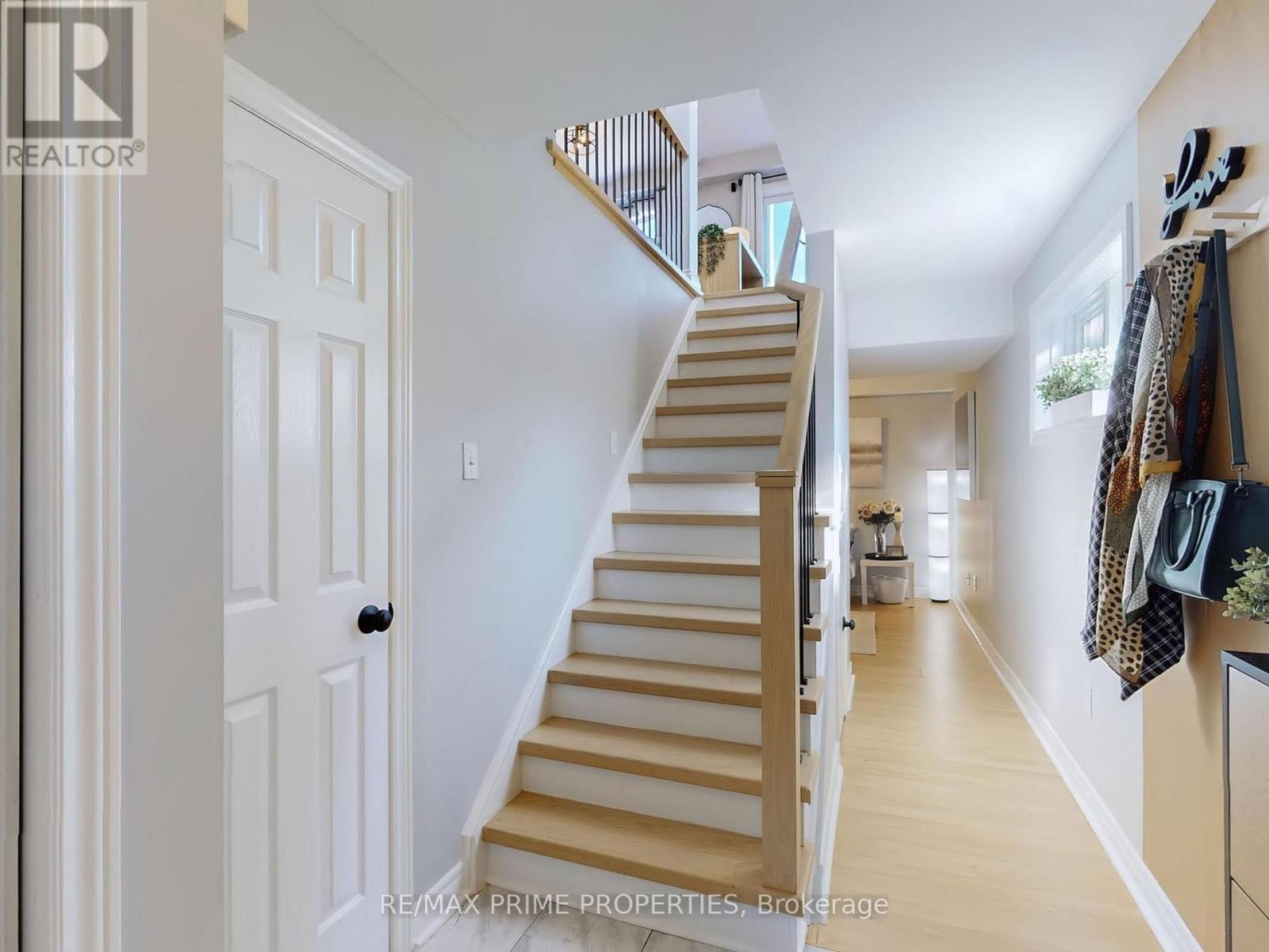 49 Marmill Way, Markham, Ontario  L3P 7V6 - Photo 4 - N12457515