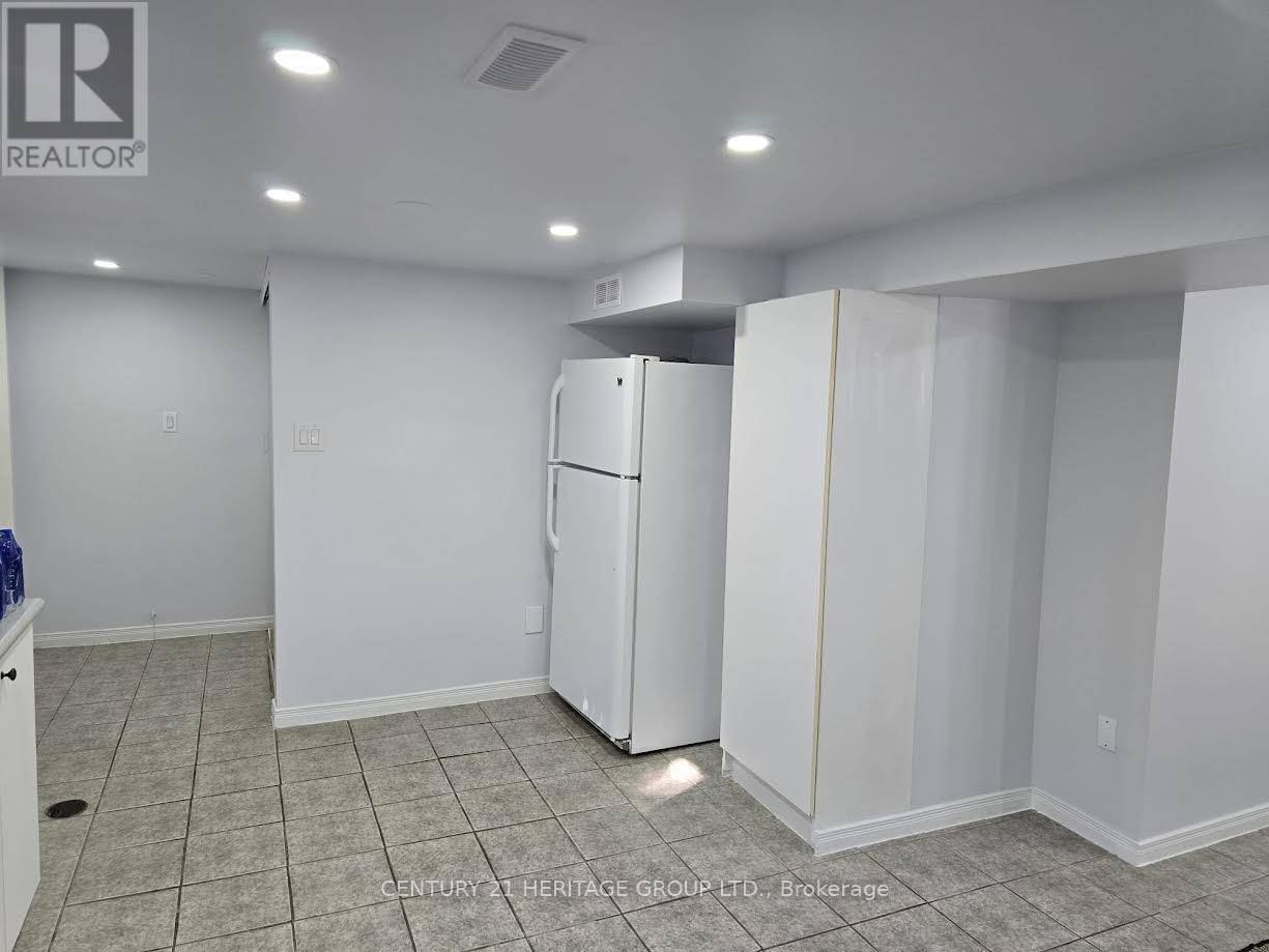 Bsmt B - 65 Park Crescent, Richmond Hill, Ontario  L4E 3J5 - Photo 6 - N12457567
