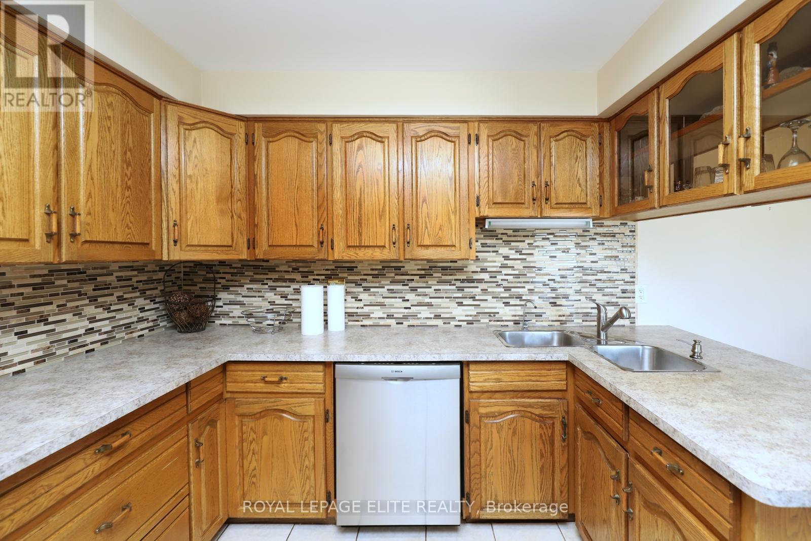 3440 Riverspray Crescent, Mississauga, Ontario  L4Y 3M7 - Photo 14 - W12457471