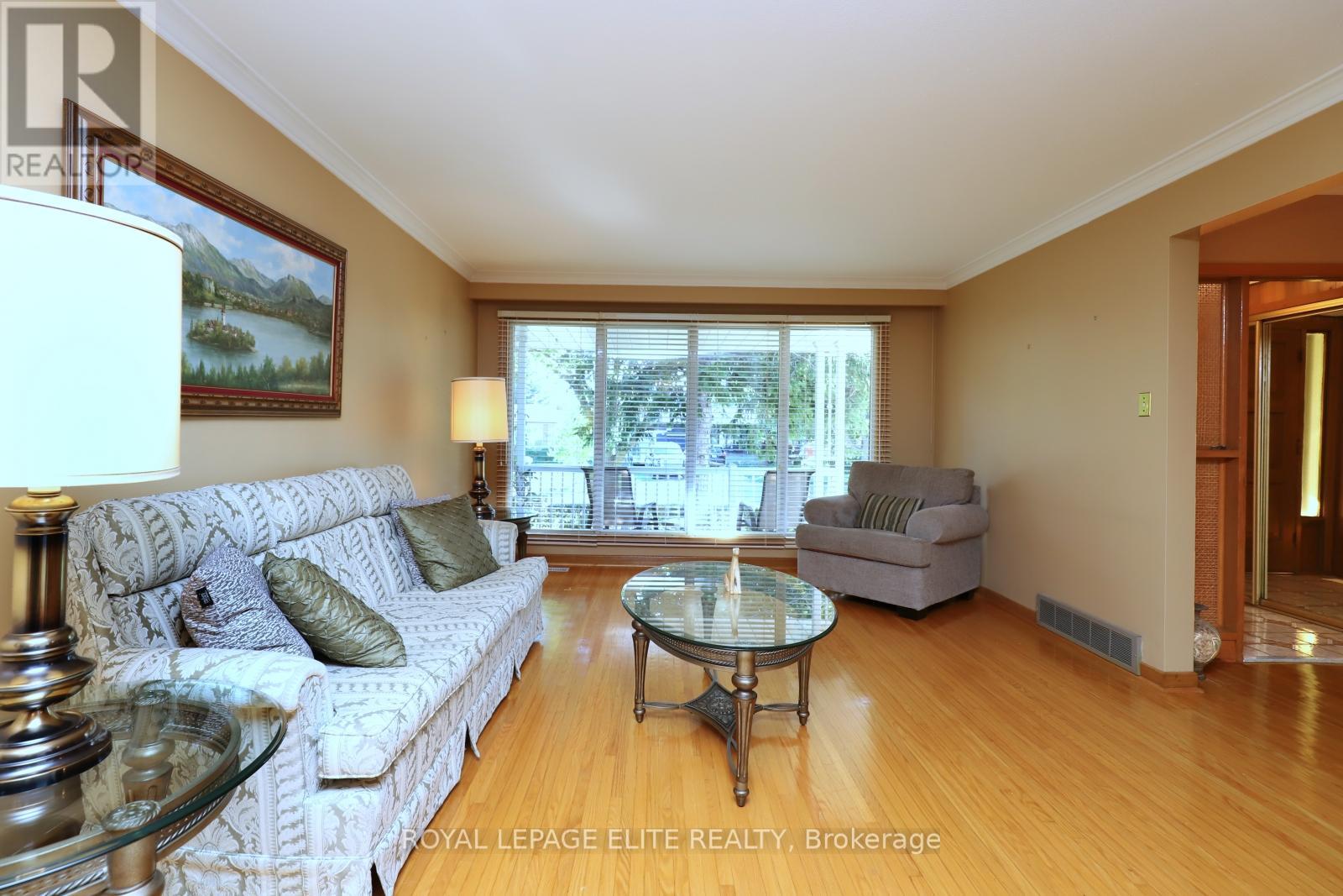 3440 Riverspray Crescent, Mississauga, Ontario  L4Y 3M7 - Photo 7 - W12457471