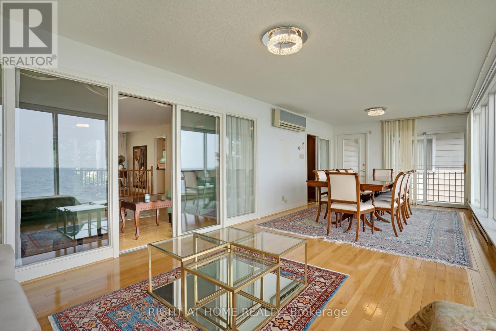 1360 Lakeshore Road W, Oakville, Ontario  L6L 1G2 - Photo 11 - W12457475