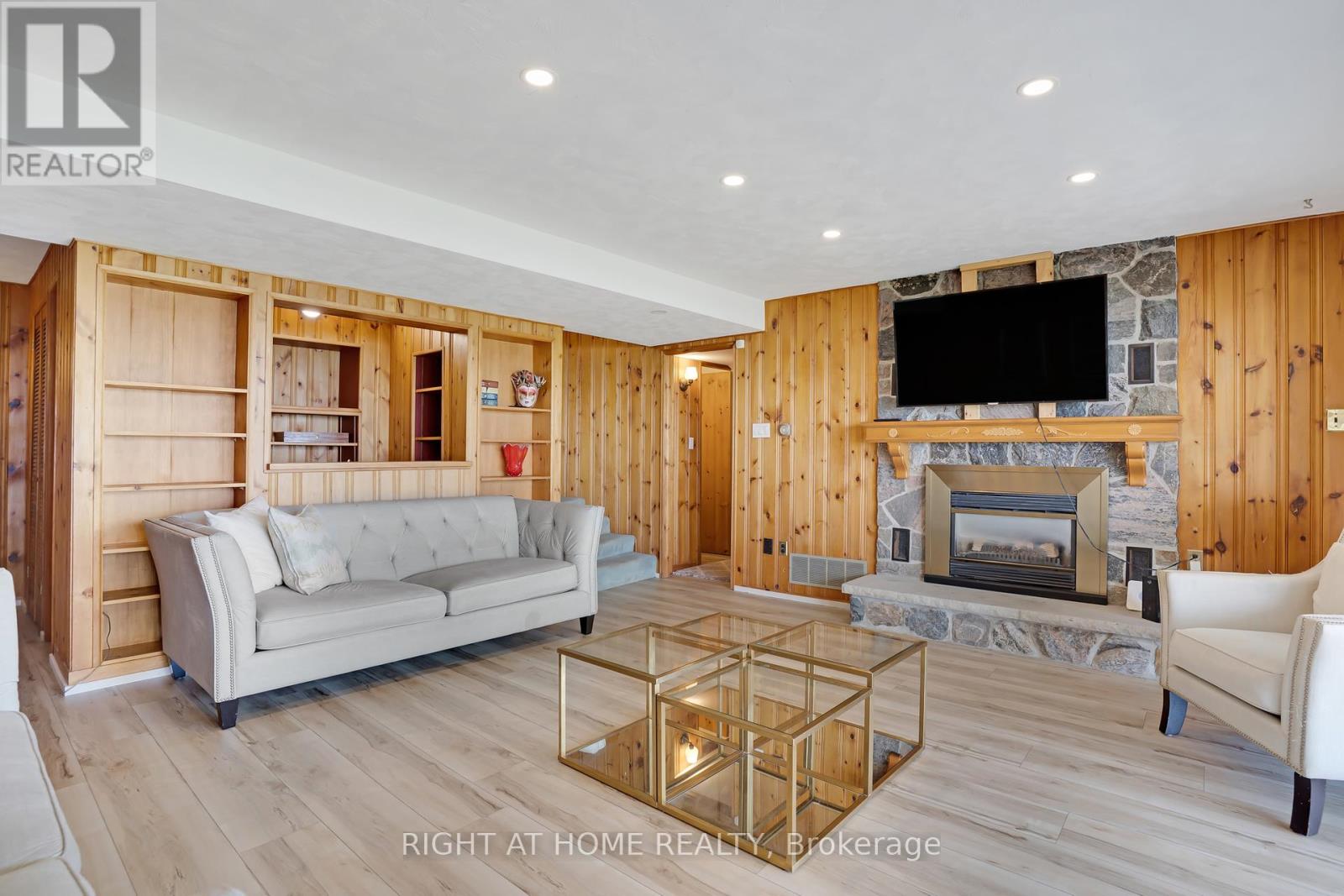 1360 Lakeshore Road W, Oakville, Ontario  L6L 1G2 - Photo 28 - W12457475