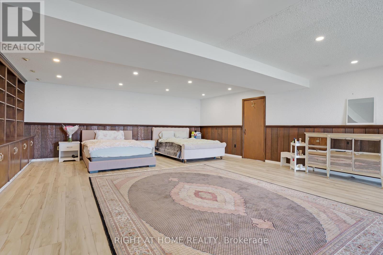 1360 Lakeshore Road W, Oakville, Ontario  L6L 1G2 - Photo 30 - W12457475