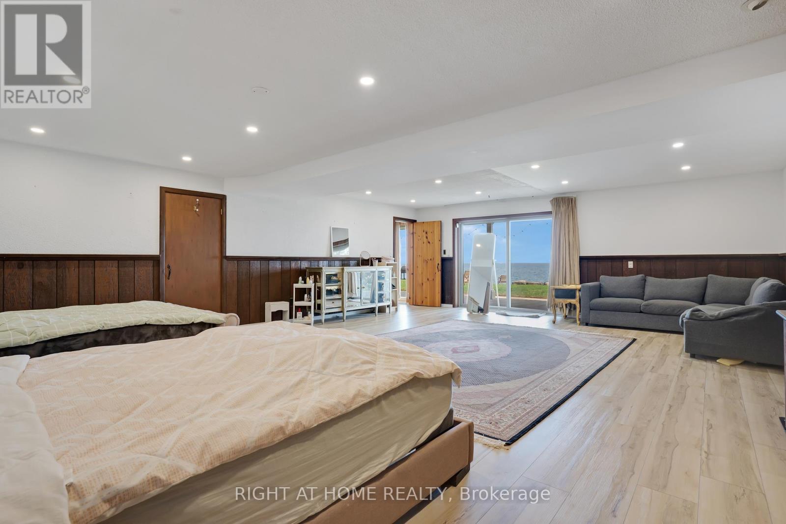 1360 Lakeshore Road W, Oakville, Ontario  L6L 1G2 - Photo 31 - W12457475