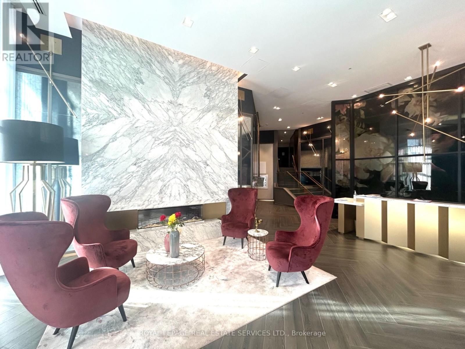 223 - 405 Dundas Street W, Oakville, Ontario  L6M 5P9 - Photo 2 - W12457490